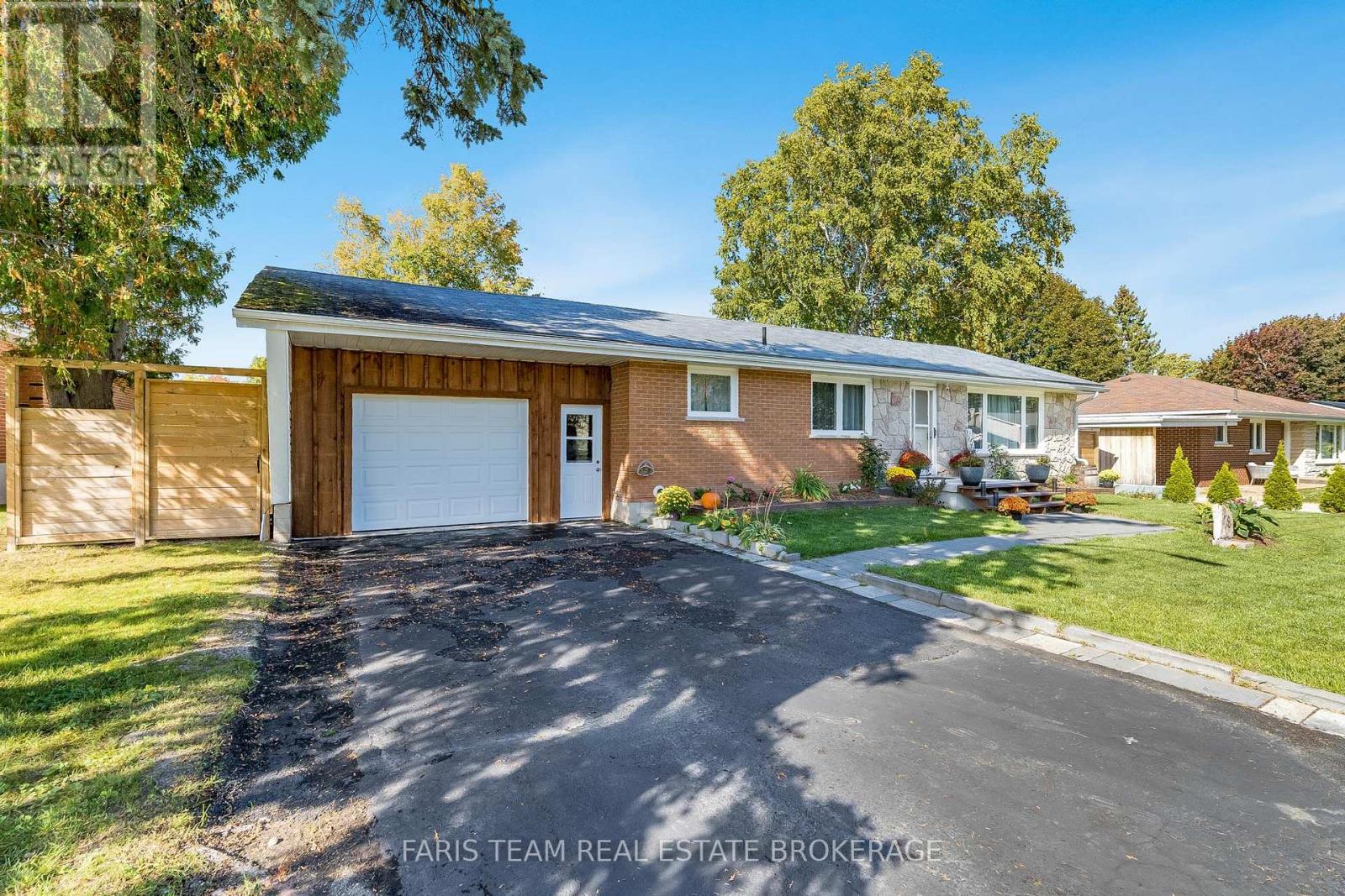 78 Mckibbon Drive, Meaford, Ontario  N4L 1C6 - Photo 4 - X12835272