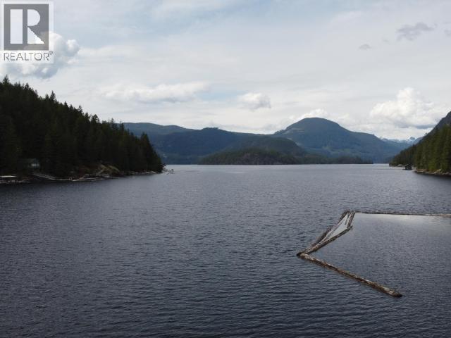 9436 Powell Lake, Powell River, British Columbia   - Photo 15 - 19449