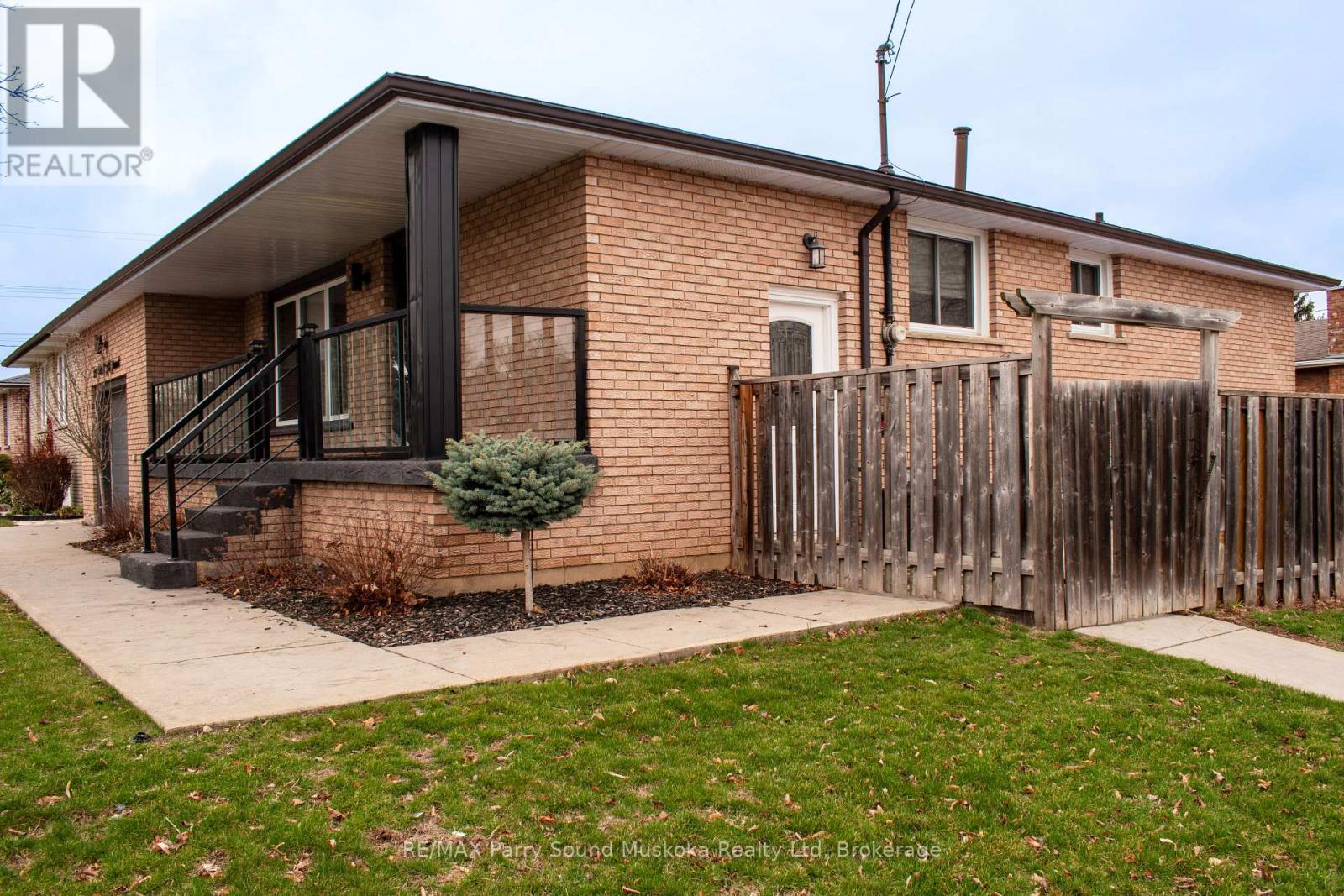 119 Forest Hill Crescent, Hamilton, Ontario  L8K 5V3 - Photo 3 - X12969694