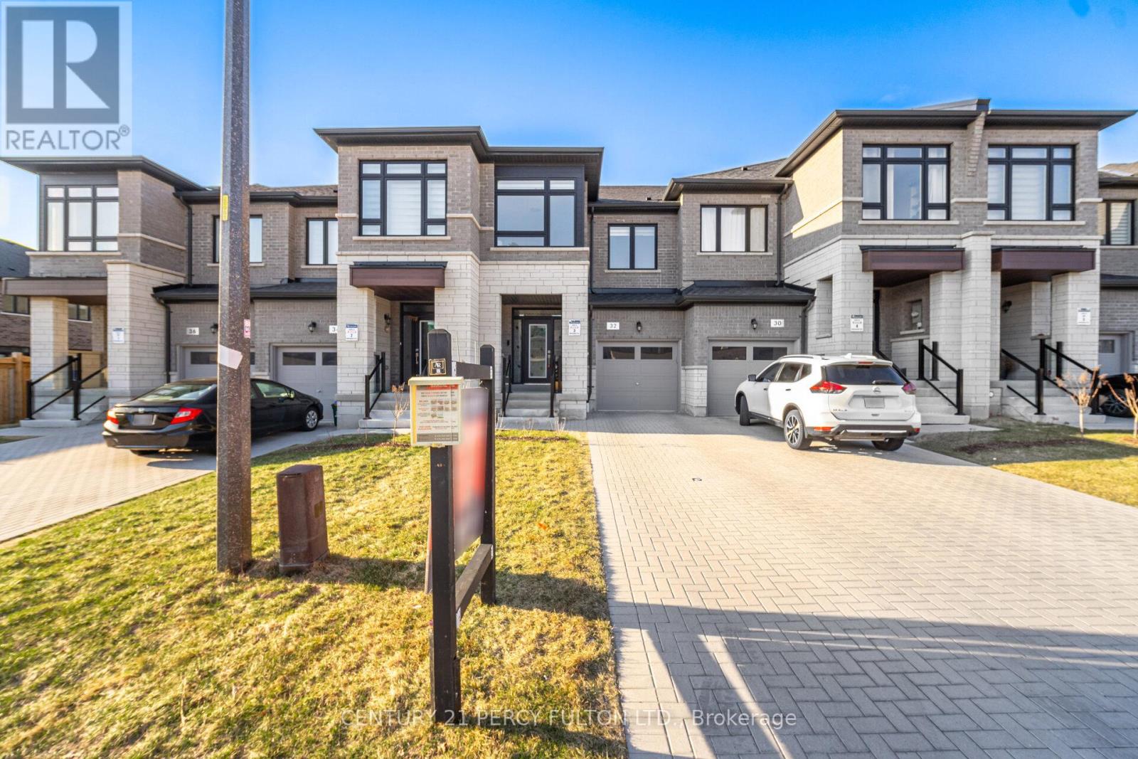 32 Mountainside Crescent, Whitby, Ontario  L1R 0P5 - Photo 4 - E12978836