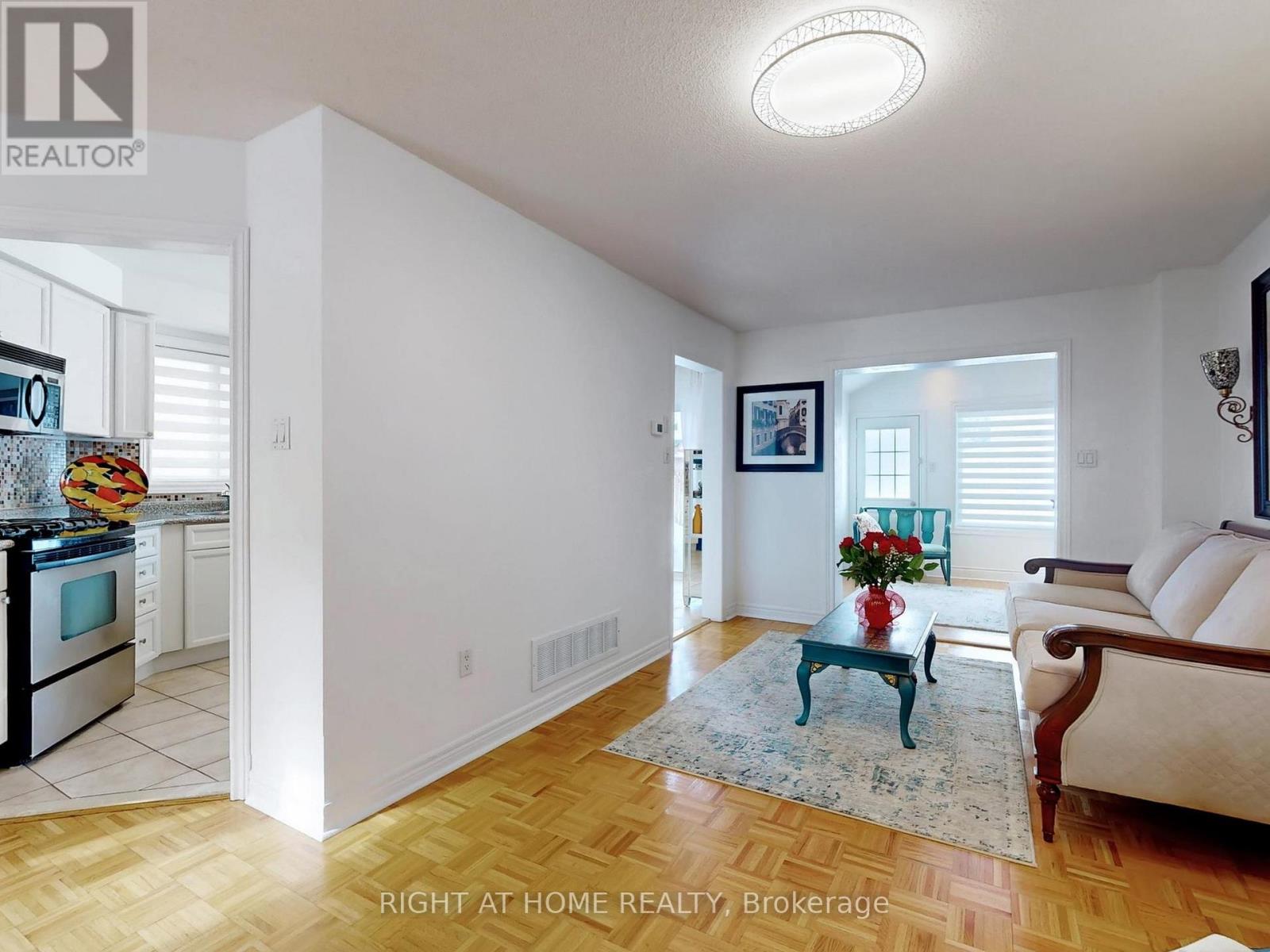 55 Hollybush Drive, Vaughan, Ontario  L6A 2H5 - Photo 5 - N12978822