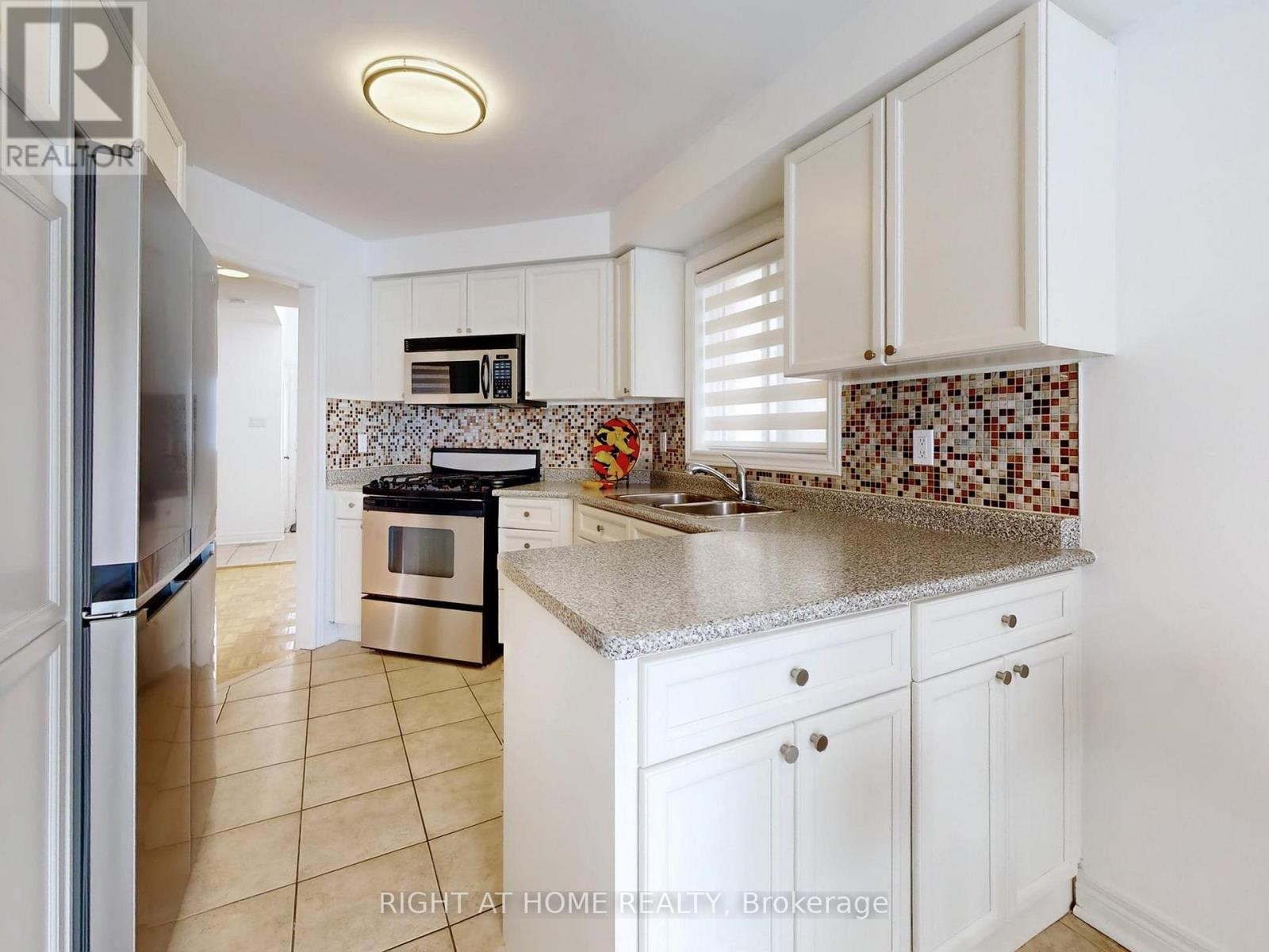 55 Hollybush Drive, Vaughan, Ontario  L6A 2H5 - Photo 6 - N12978822