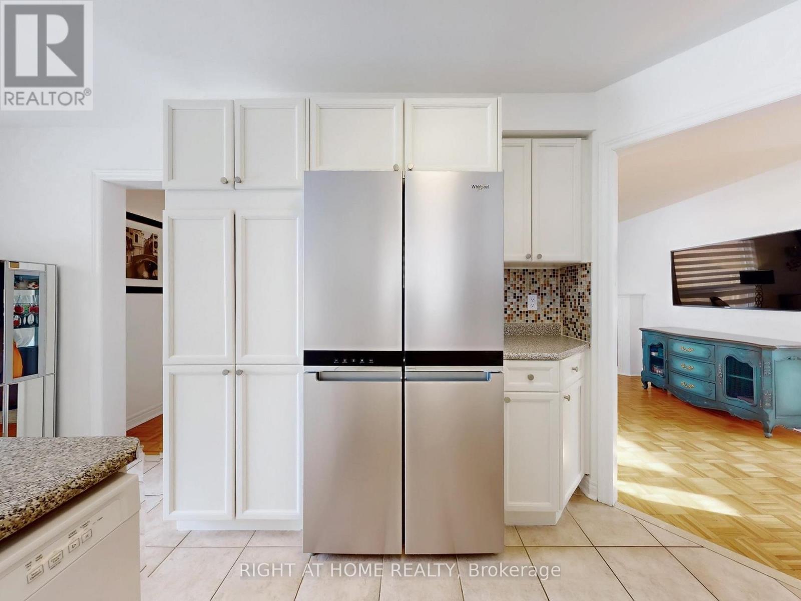 55 Hollybush Drive, Vaughan, Ontario  L6A 2H5 - Photo 8 - N12978822