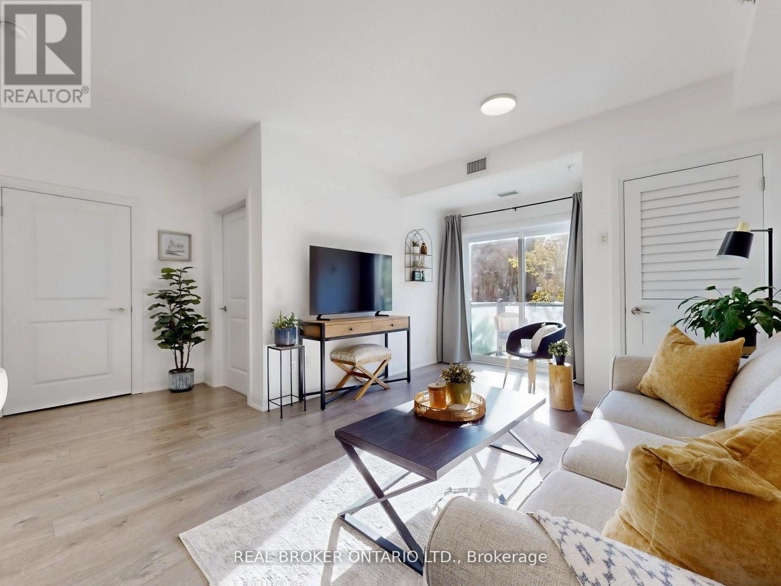 122 - 481 Rupert Avenue, Whitchurch-Stouffville, Ontario  L4A 1Y7 - Photo 2 - N12978826