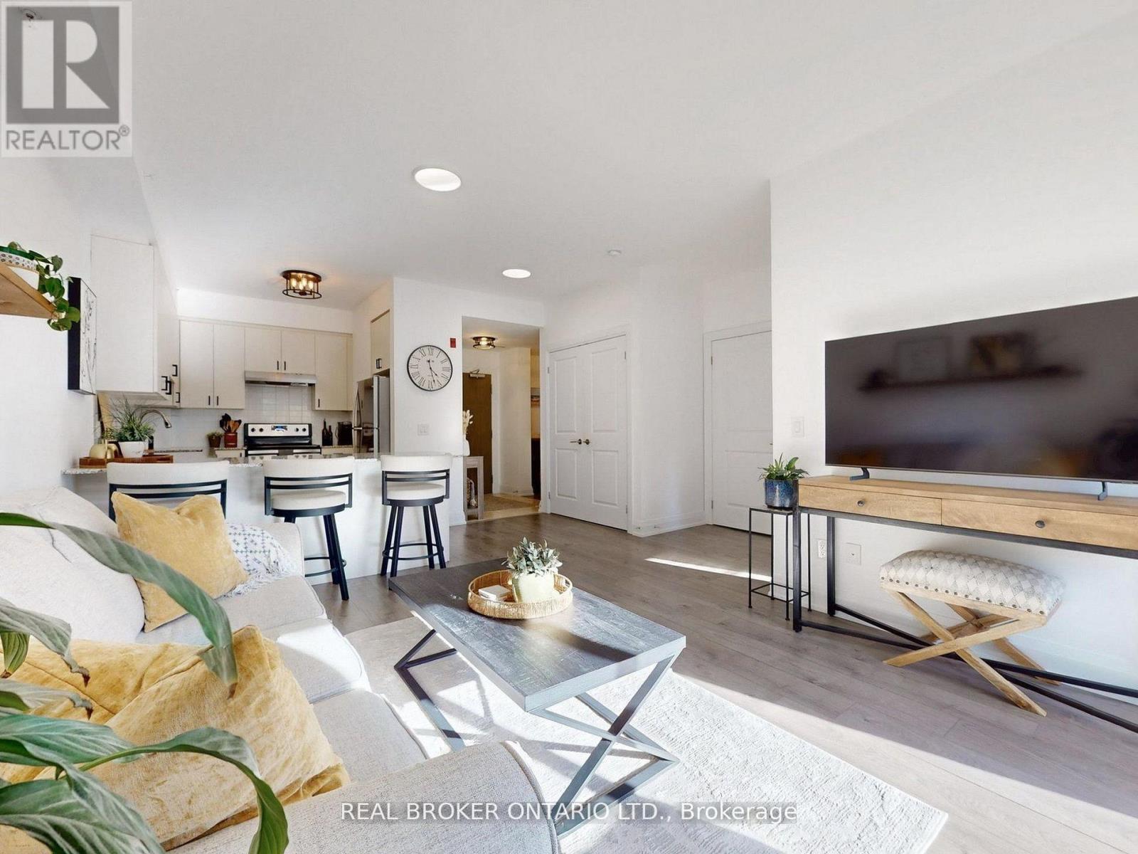 122 - 481 Rupert Avenue, Whitchurch-Stouffville, Ontario  L4A 1Y7 - Photo 4 - N12978826