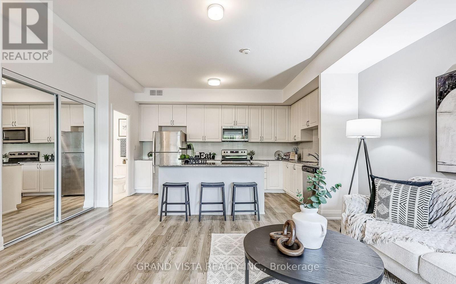 B602 - 5279 Highway 7, Vaughan, Ontario  L4L 0J1 - Photo 10 - N12978900