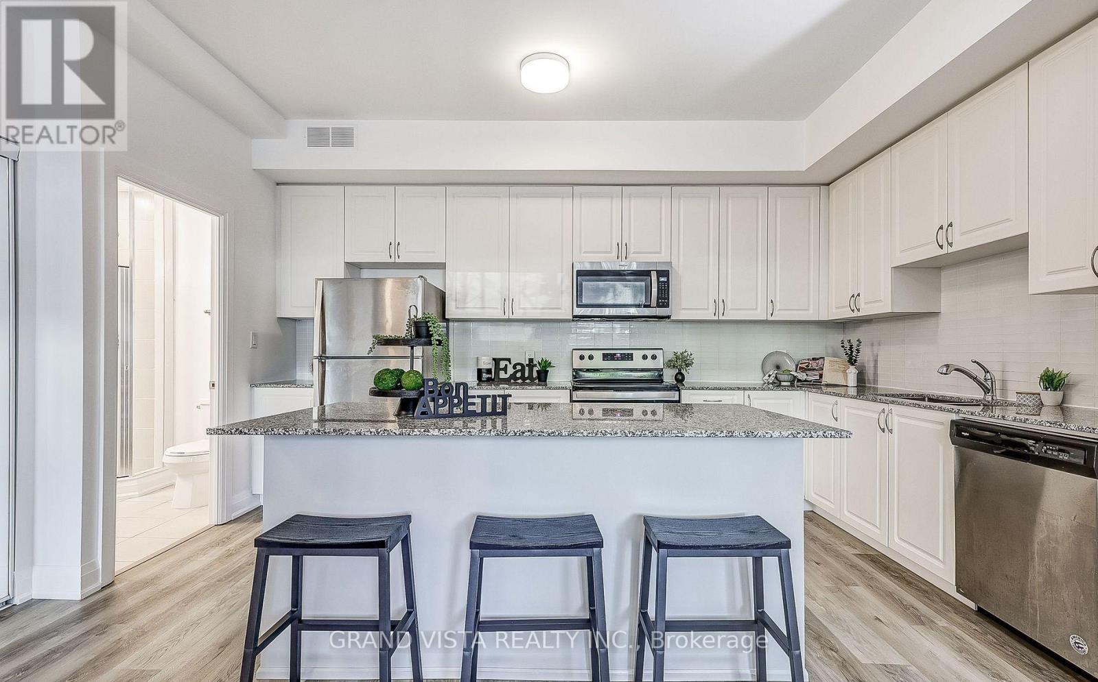 B602 - 5279 Highway 7, Vaughan, Ontario  L4L 0J1 - Photo 12 - N12978900