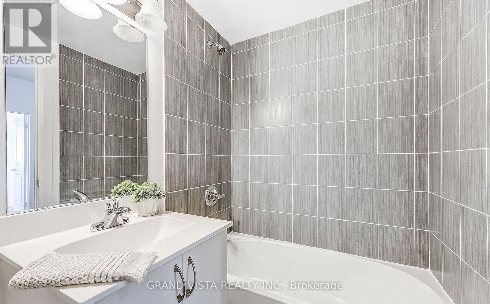 B602 - 5279 Highway 7, Vaughan, Ontario  L4L 0J1 - Photo 35 - N12978900