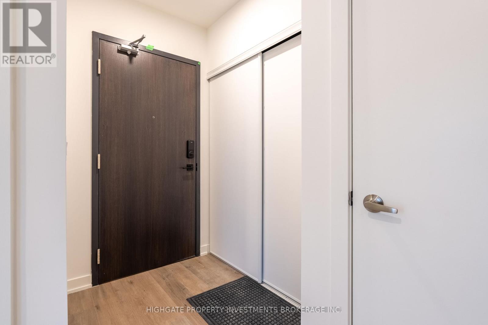 1109 - 56 Lakeside Terrace, Barrie (Little Lake), Ontario  L4M 7B9 - Photo 2 - S12978784