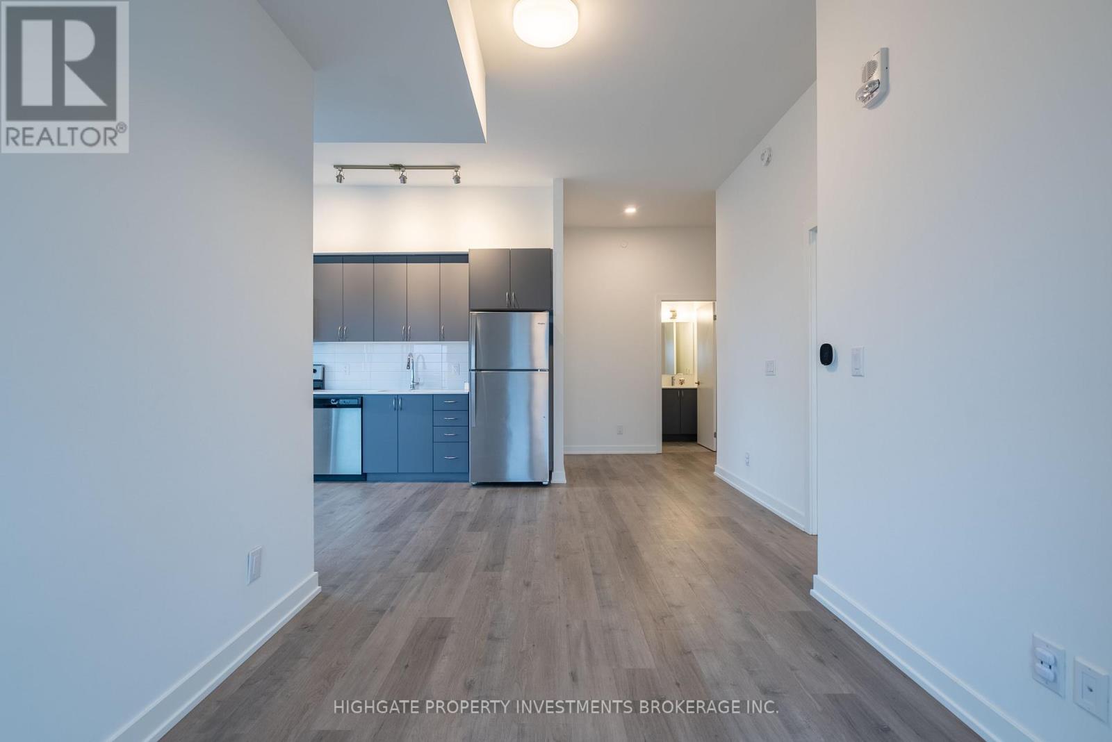 1109 - 56 Lakeside Terrace, Barrie (Little Lake), Ontario  L4M 7B9 - Photo 3 - S12978784