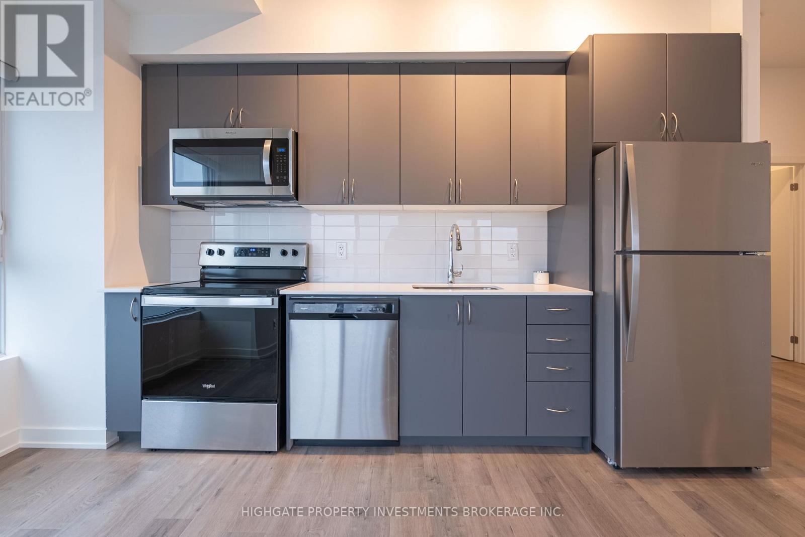 1109 - 56 Lakeside Terrace, Barrie (Little Lake), Ontario  L4M 7B9 - Photo 8 - S12978784