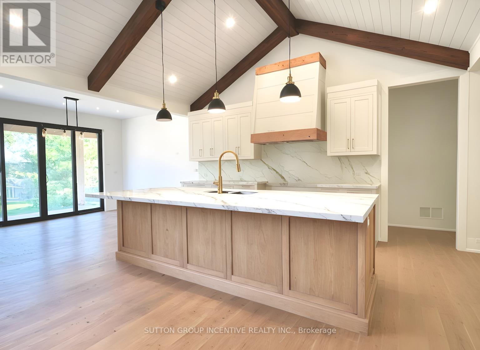 5 Jean Miller Court, Springwater, Ontario  L9X 2B1 - Photo 6 - S12978812