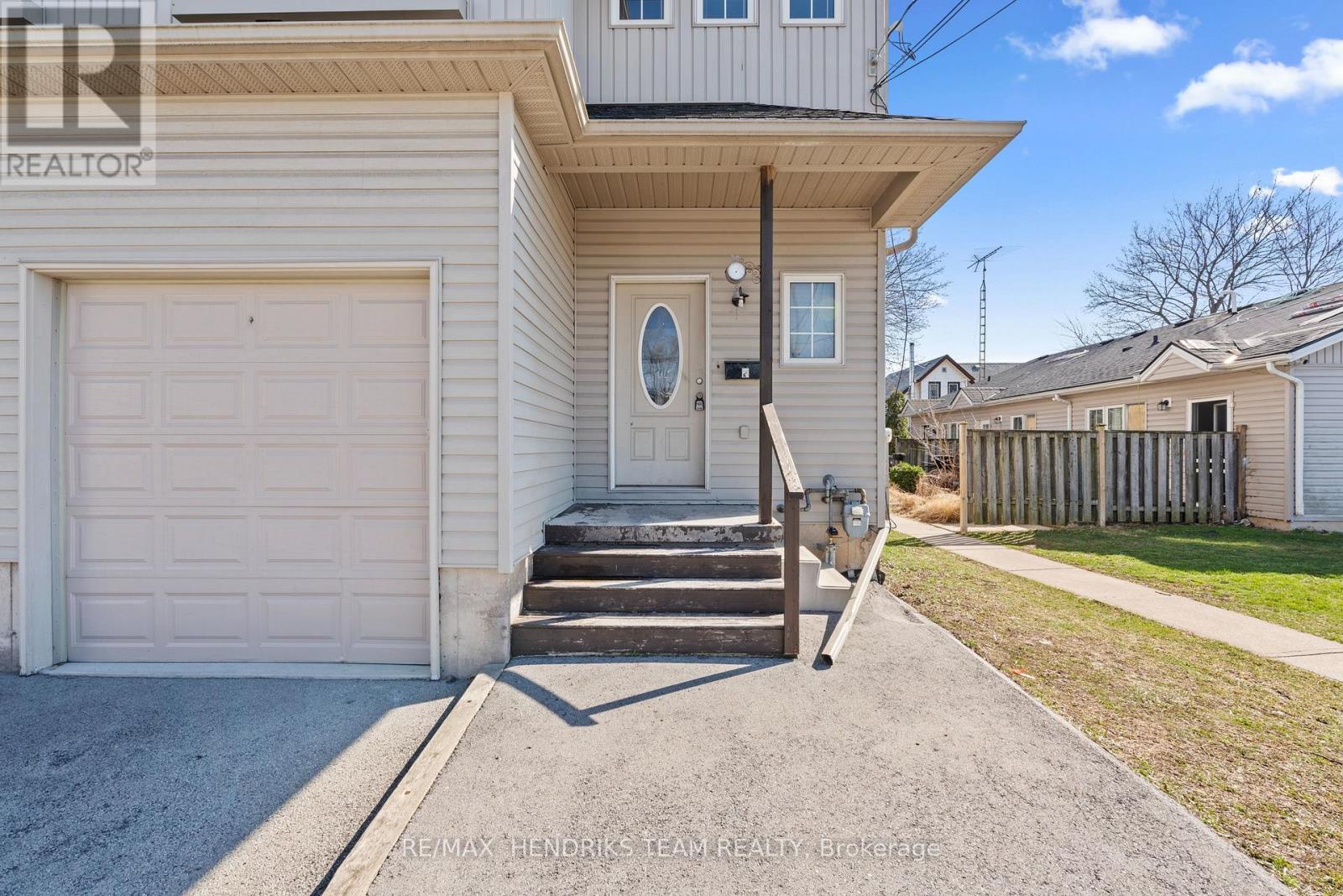 2 Townline Road E, Thorold, Ontario  L2V 2C3 - Photo 3 - X12754662