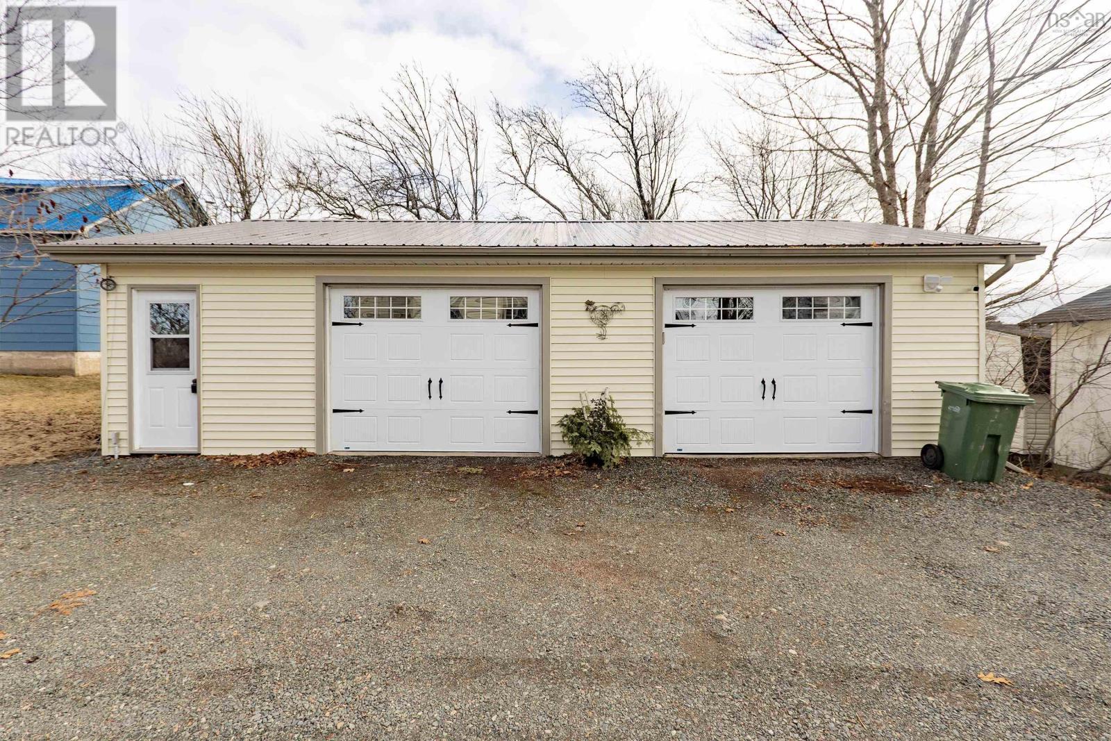 139 Main Street, Springhill, Nova Scotia  B0M 1X0 - Photo 2 - 202606107