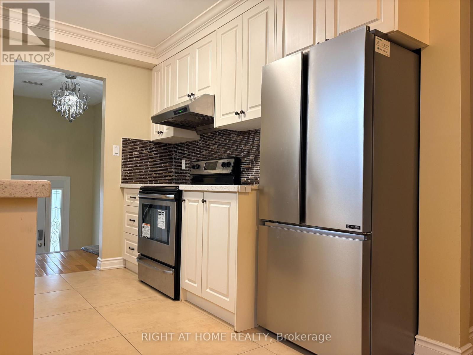 Upper - 165 Angus Drive, Toronto, Ontario  M2J 2W9 - Photo 6 - C12769908