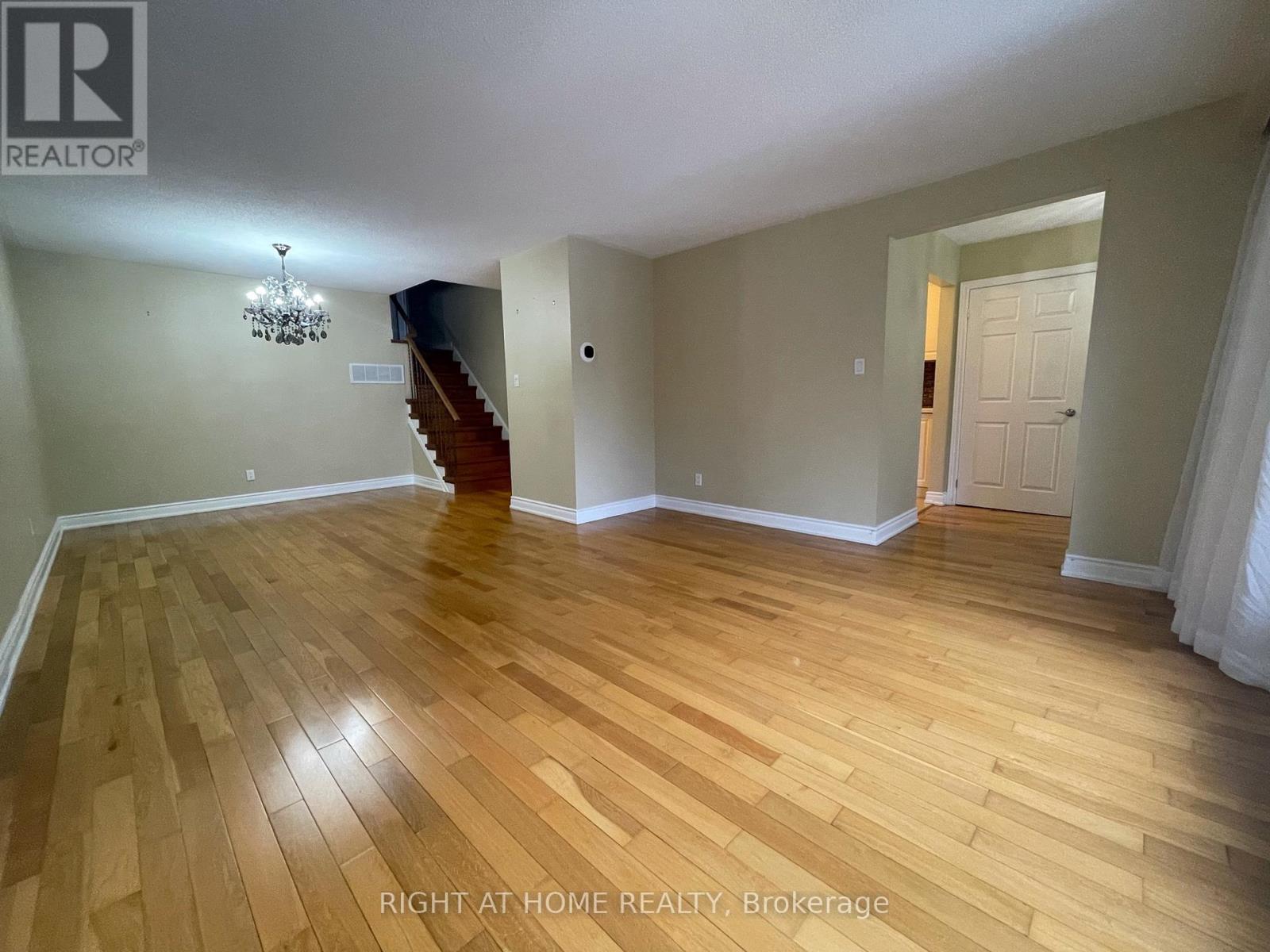 Upper - 165 Angus Drive, Toronto, Ontario  M2J 2W9 - Photo 4 - C12769908