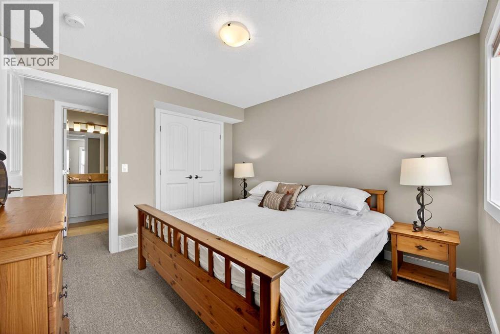 144 Sundown View, Cochrane, Alberta  T4C 2N9 - Photo 39 - A2286035