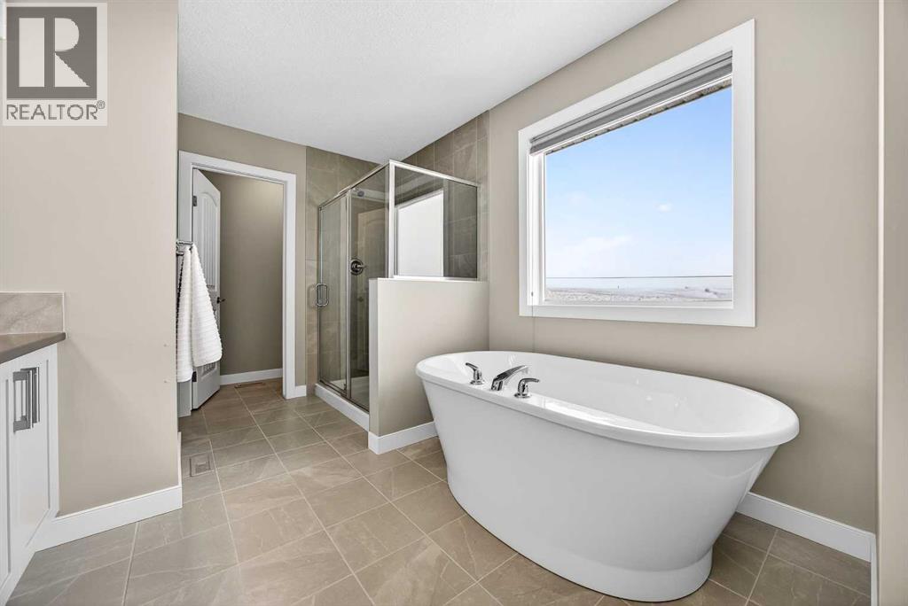 144 Sundown View, Cochrane, Alberta  T4C 2N9 - Photo 29 - A2286035