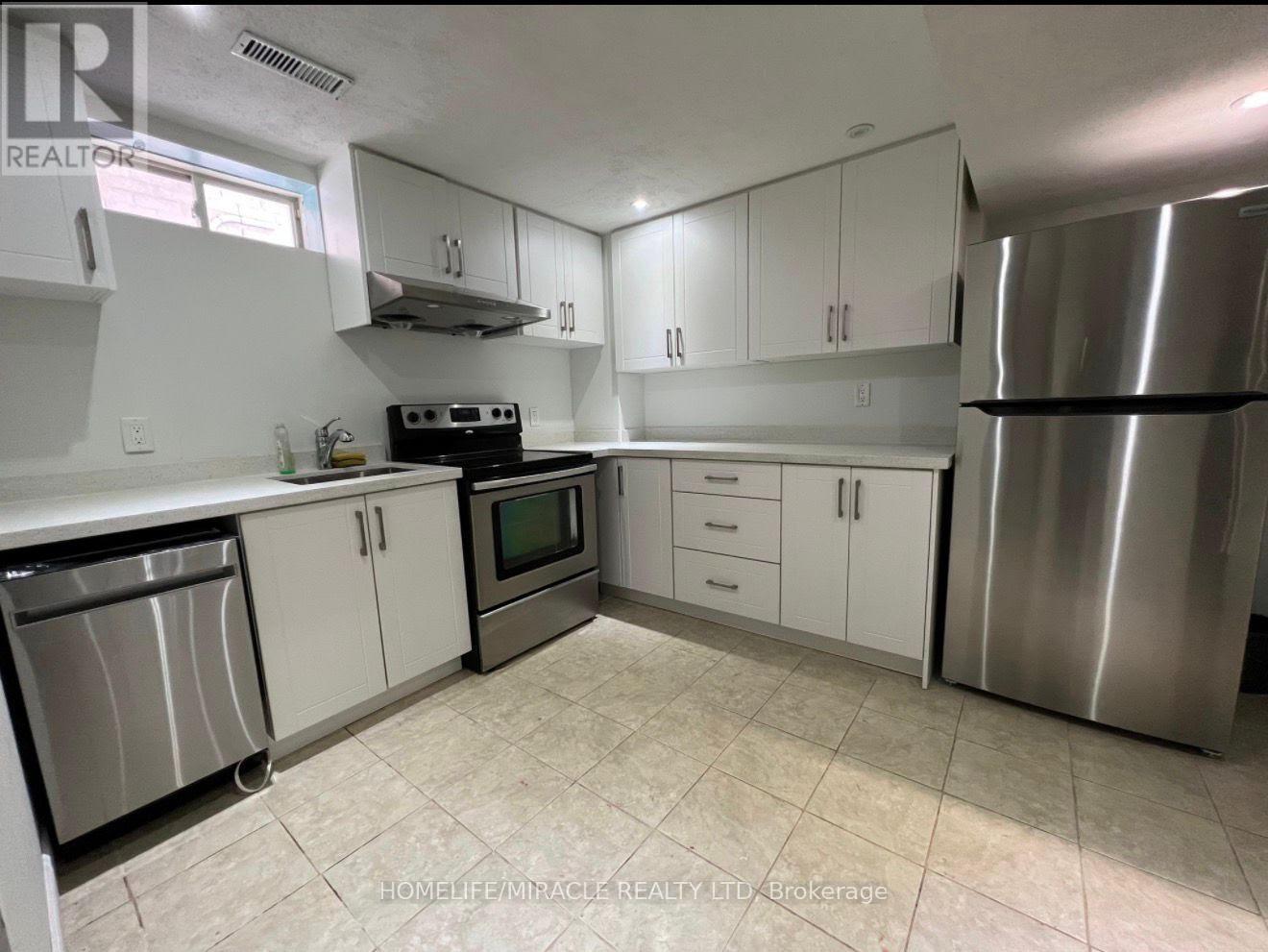 3508 Stonecutter Crescent, Mississauga, Ontario  L5M 7N6 - Photo 2 - W12978764