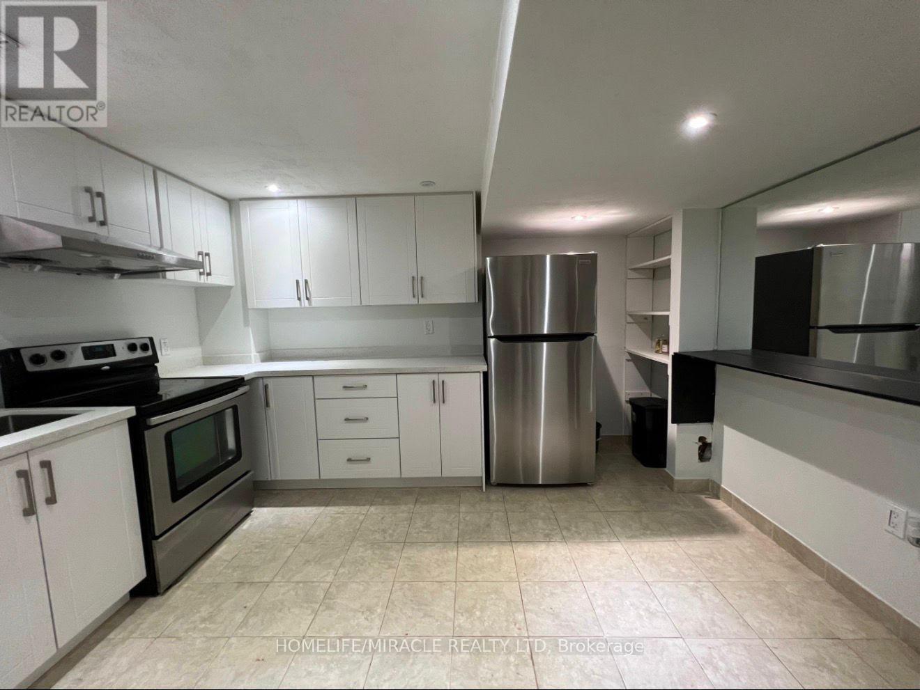 3508 Stonecutter Crescent, Mississauga, Ontario  L5M 7N6 - Photo 3 - W12978764