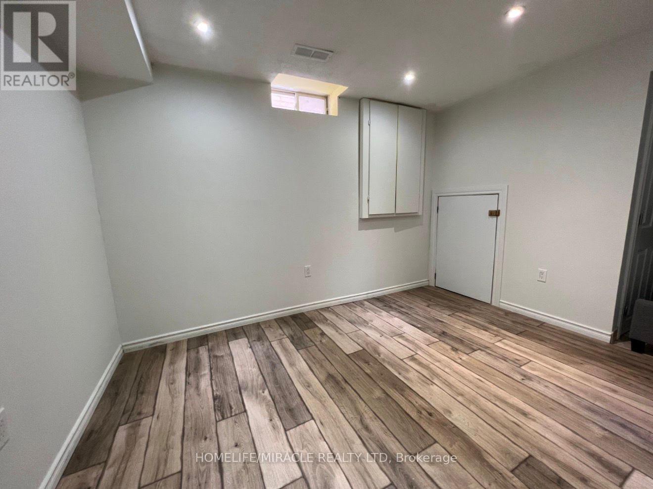 3508 Stonecutter Crescent, Mississauga, Ontario  L5M 7N6 - Photo 4 - W12978764