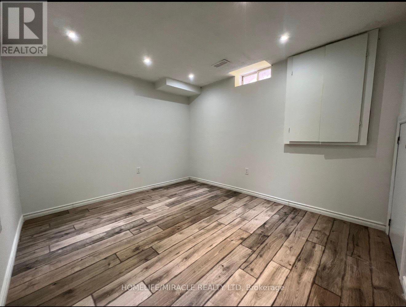 3508 Stonecutter Crescent, Mississauga, Ontario  L5M 7N6 - Photo 5 - W12978764