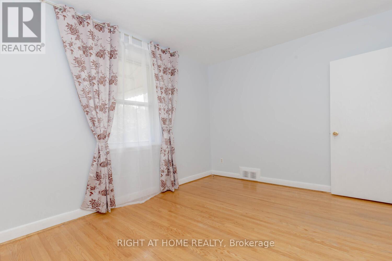 1205 Kipling Avenue, Toronto, Ontario  M9B 3M8 - Photo 10 - W12978776