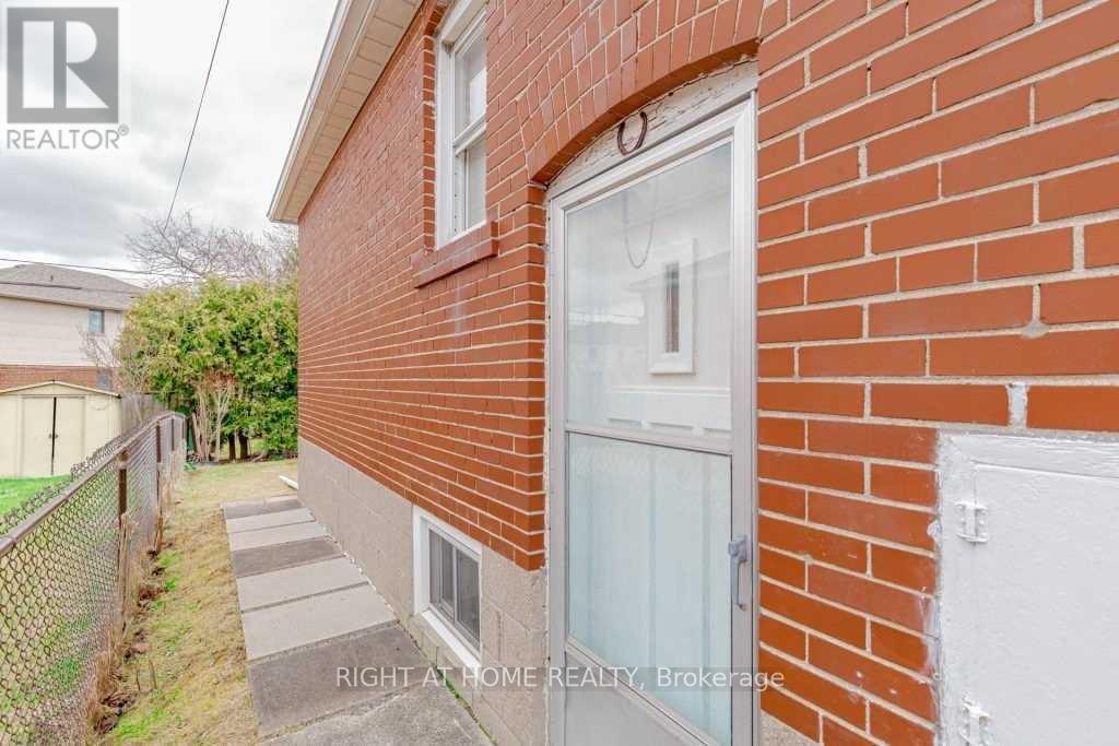 1205 Kipling Avenue, Toronto, Ontario  M9B 3M8 - Photo 11 - W12978776