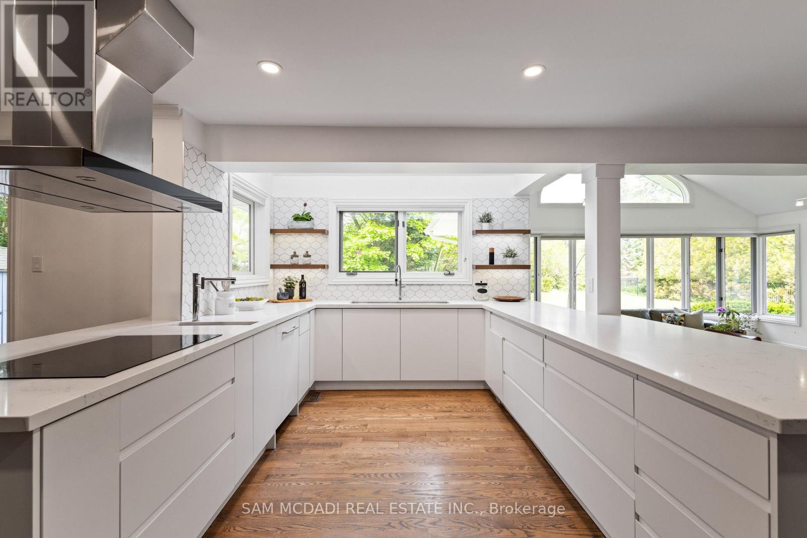 492 Country Club Crescent, Mississauga, Ontario  L5J 2R2 - Photo 10 - W12978782