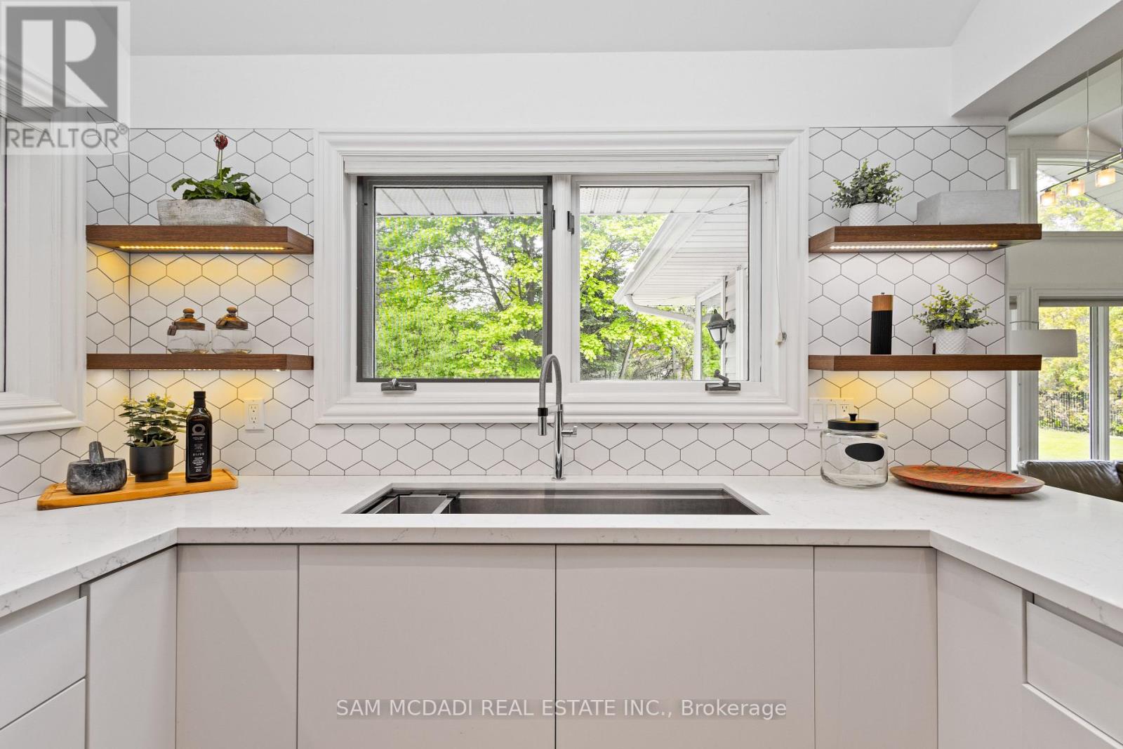 492 Country Club Crescent, Mississauga, Ontario  L5J 2R2 - Photo 13 - W12978782