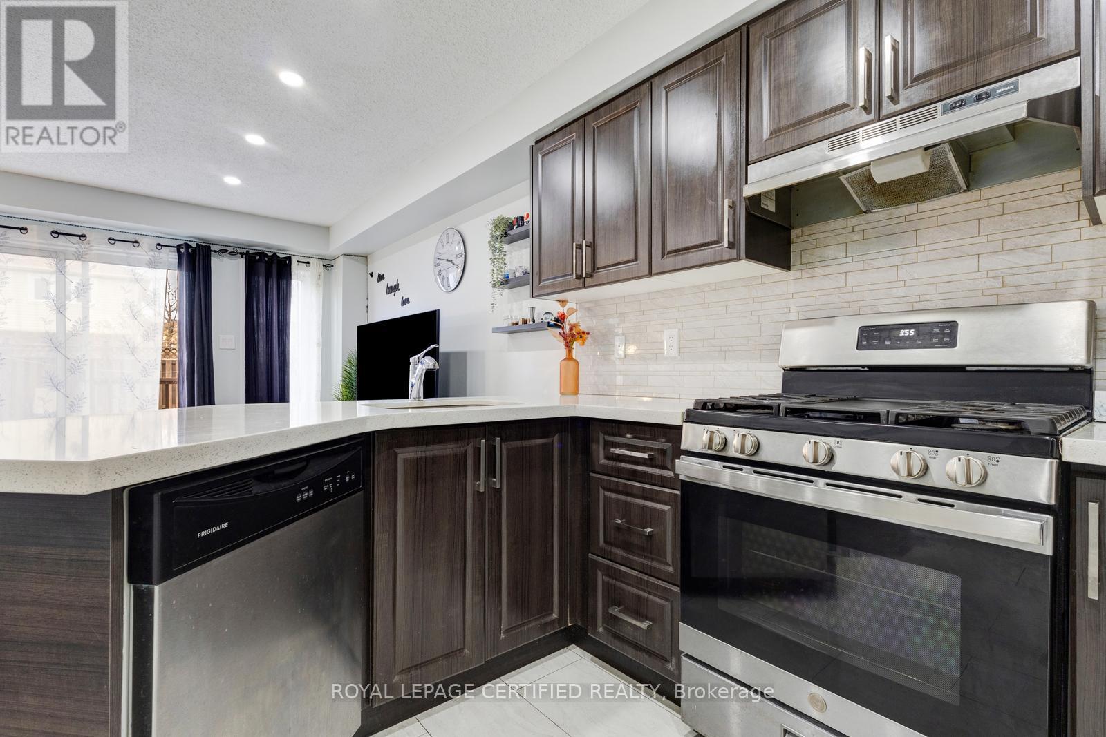 299 Pressed Brick Drive N, Brampton, Ontario  L6V 4L2 - Photo 11 - W12978796