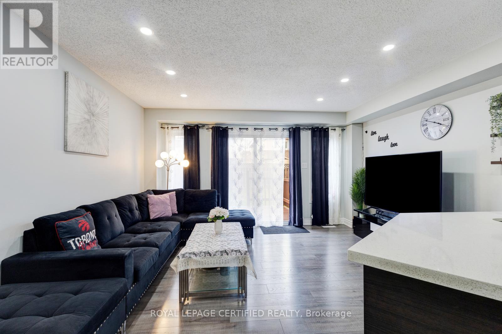 299 Pressed Brick Drive N, Brampton, Ontario  L6V 4L2 - Photo 17 - W12978796