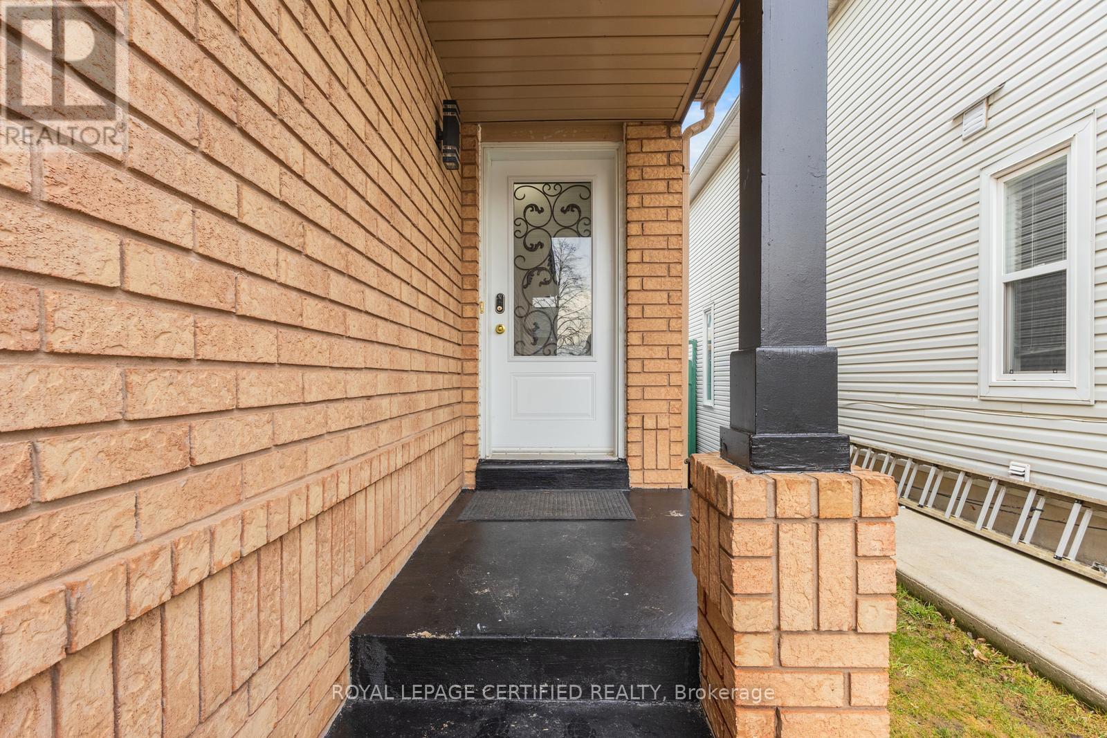 299 Pressed Brick Drive N, Brampton, Ontario  L6V 4L2 - Photo 4 - W12978796