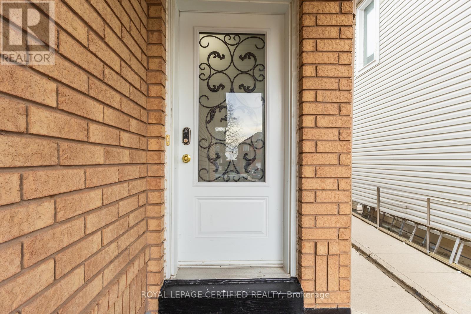 299 Pressed Brick Drive N, Brampton, Ontario  L6V 4L2 - Photo 5 - W12978796