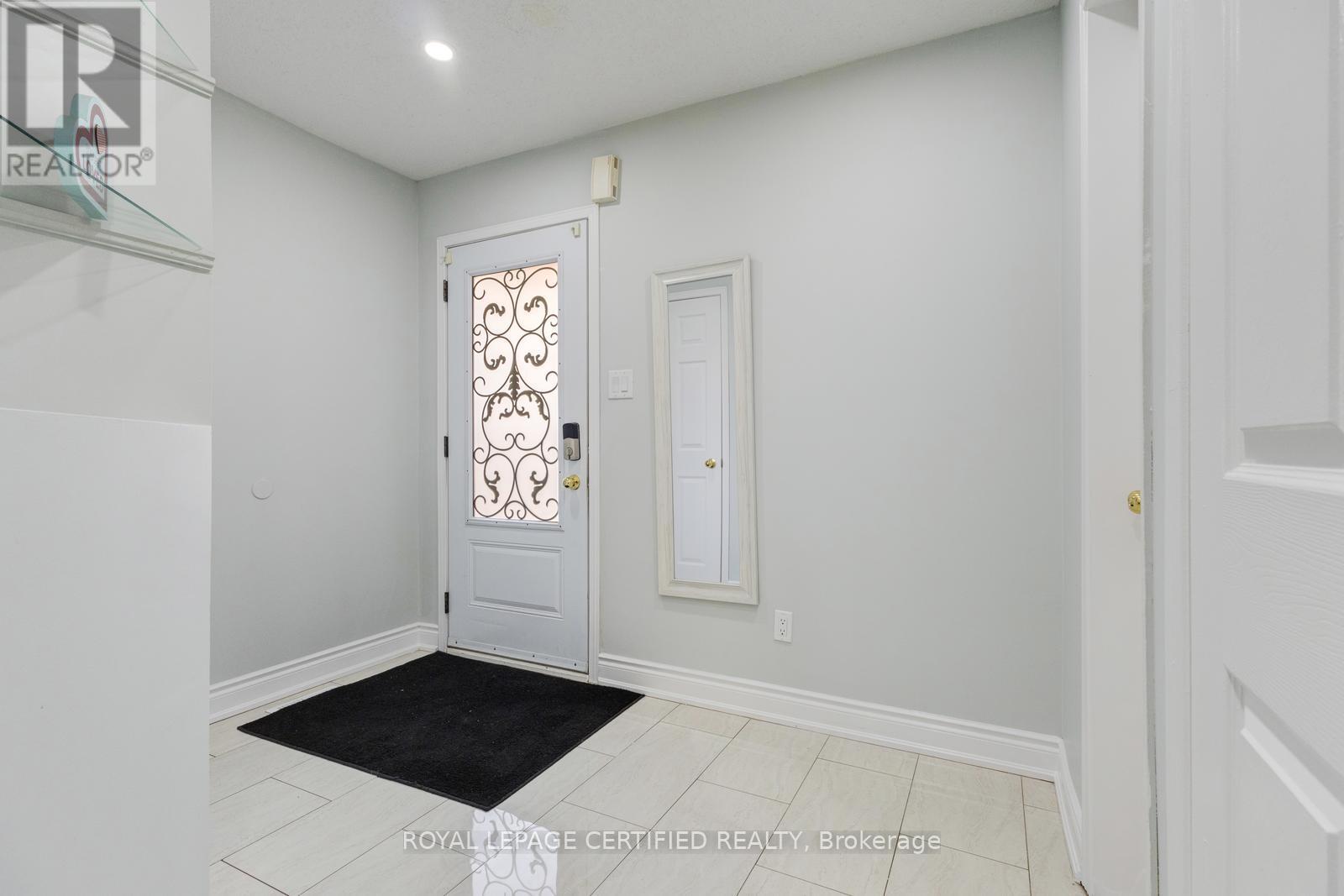 299 Pressed Brick Drive N, Brampton, Ontario  L6V 4L2 - Photo 7 - W12978796