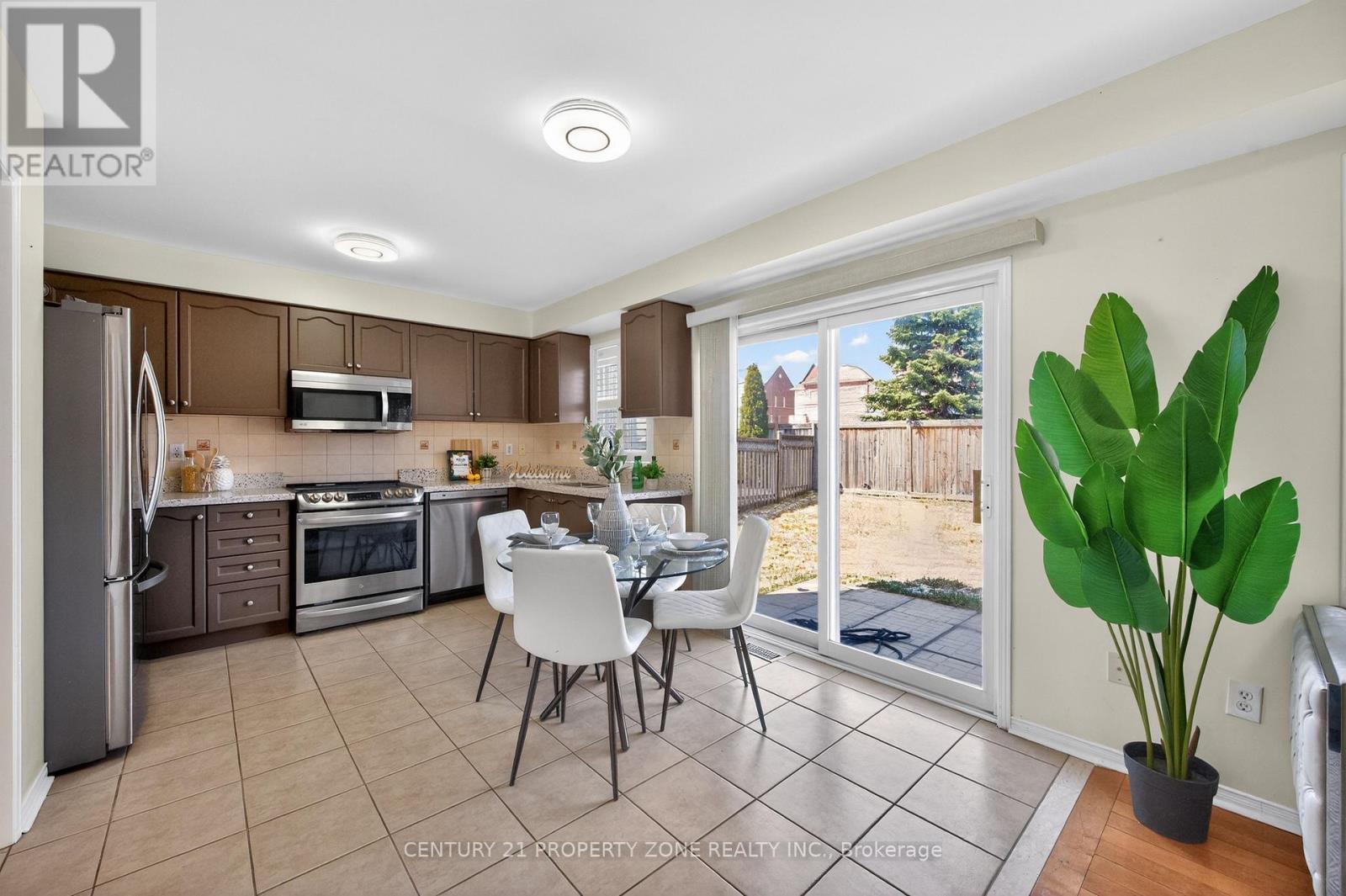 16 Sweet Clover Crescent, Brampton, Ontario  L6R 3A2 - Photo 14 - W12978818