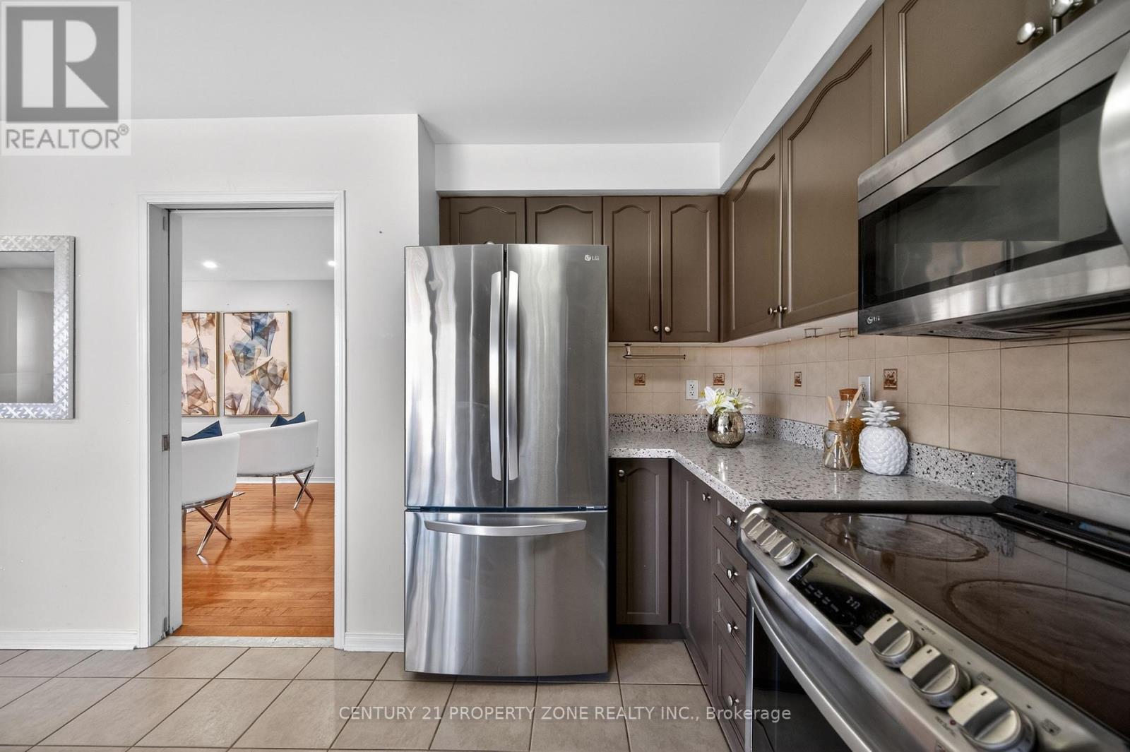 16 Sweet Clover Crescent, Brampton, Ontario  L6R 3A2 - Photo 17 - W12978818