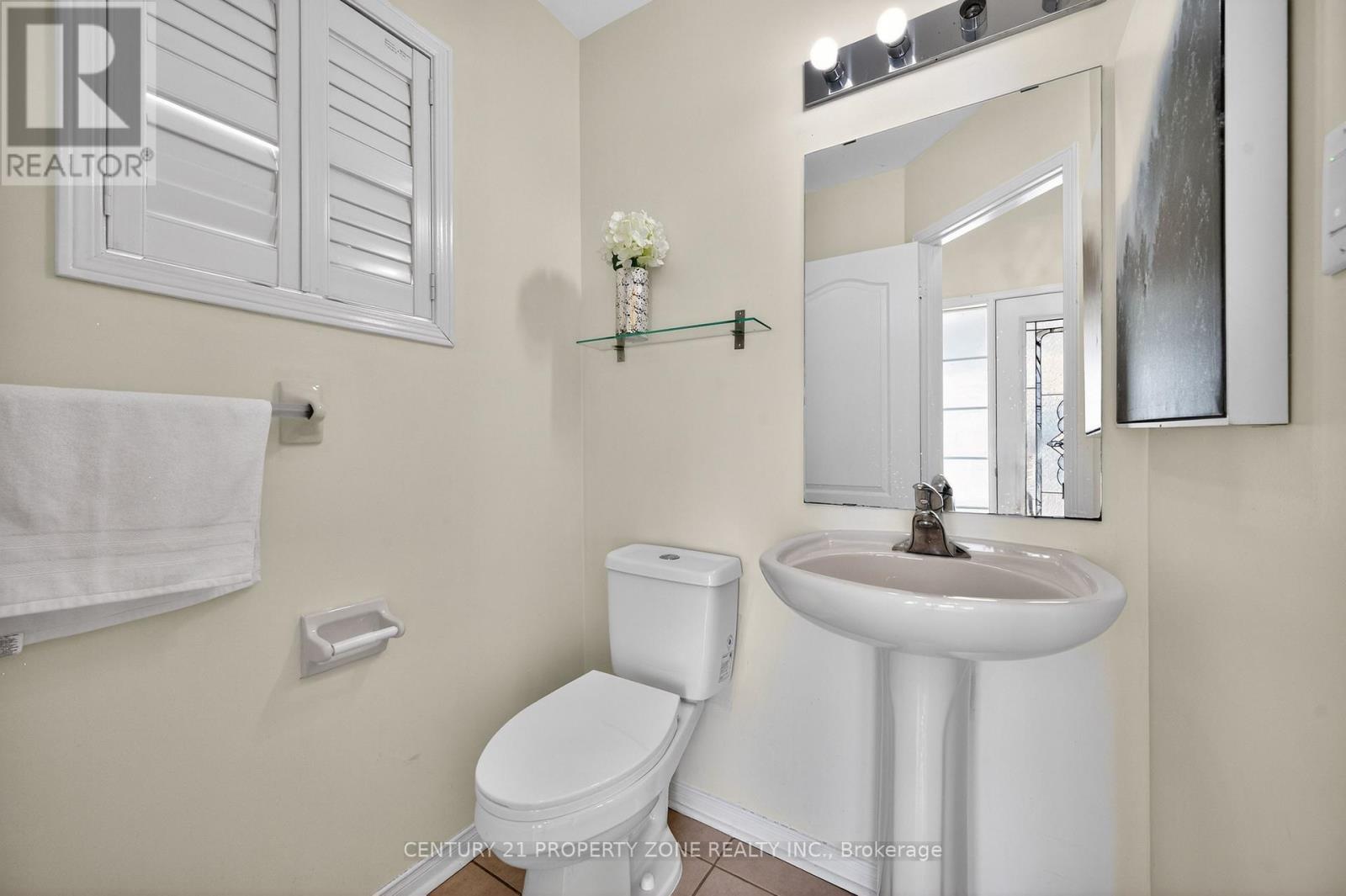 16 Sweet Clover Crescent, Brampton, Ontario  L6R 3A2 - Photo 19 - W12978818