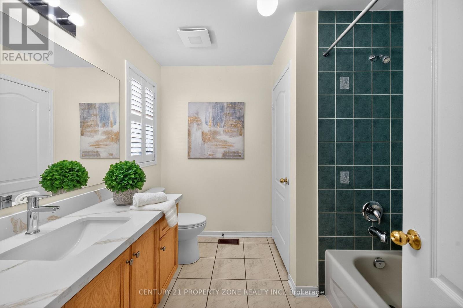 16 Sweet Clover Crescent, Brampton, Ontario  L6R 3A2 - Photo 27 - W12978818