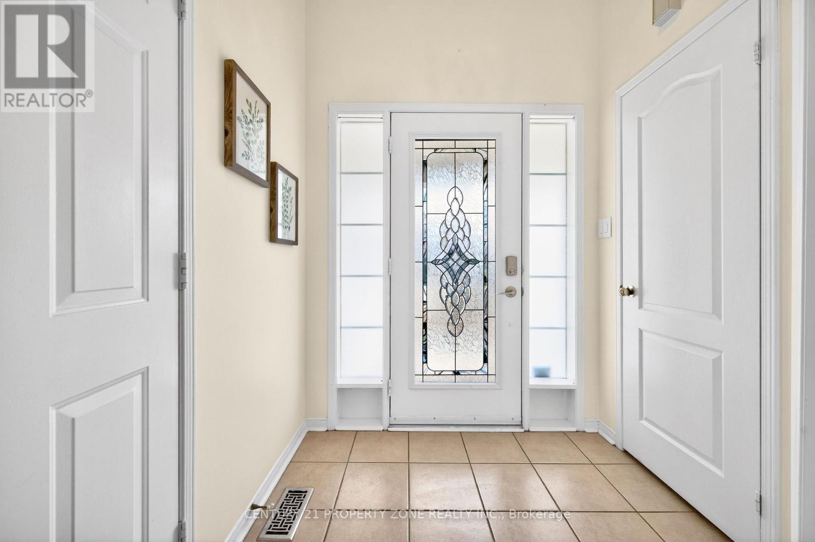 16 Sweet Clover Crescent, Brampton, Ontario  L6R 3A2 - Photo 3 - W12978818