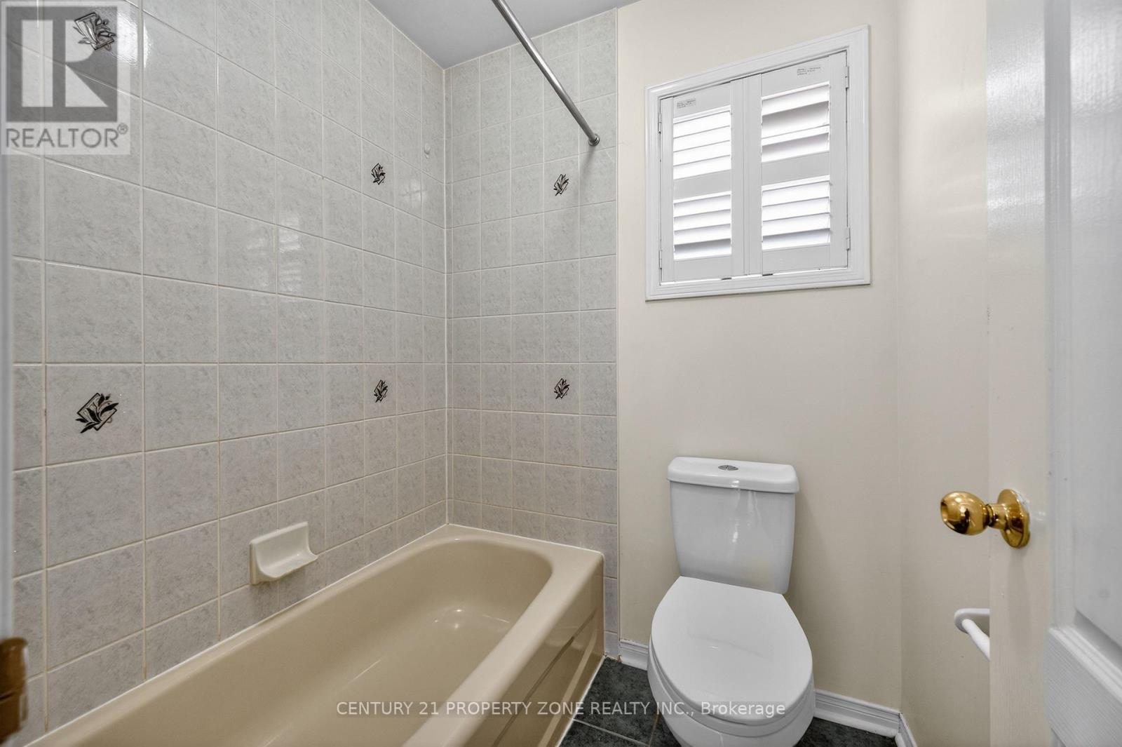 16 Sweet Clover Crescent, Brampton, Ontario  L6R 3A2 - Photo 34 - W12978818