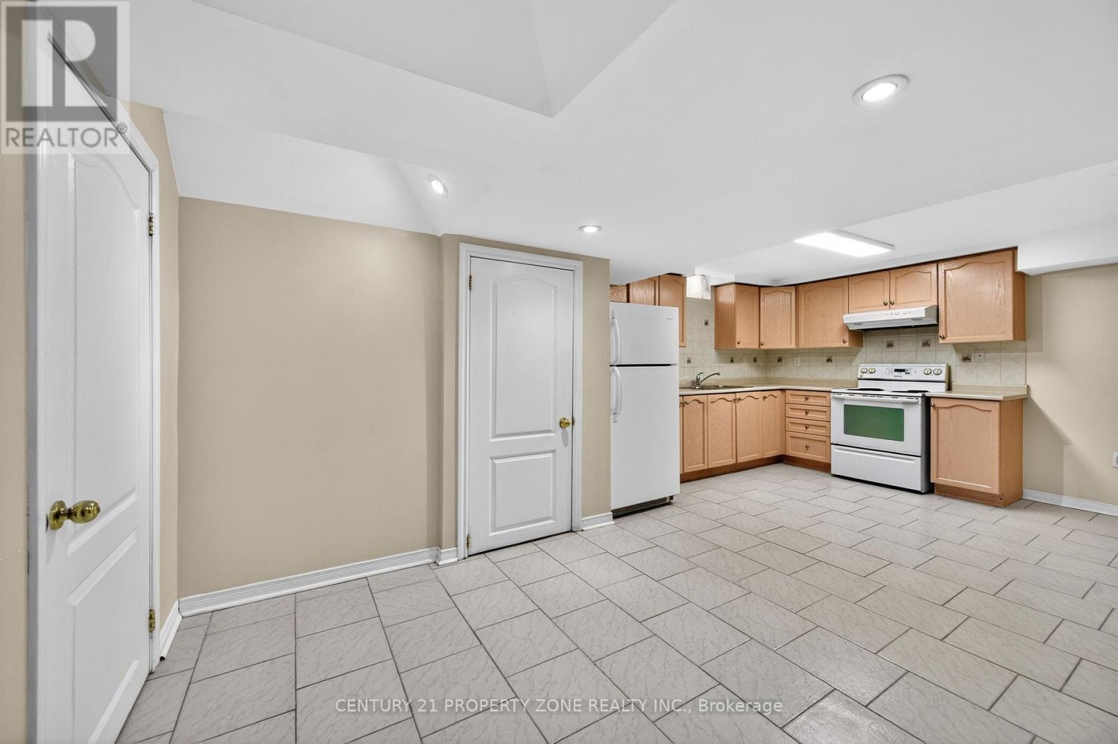 16 Sweet Clover Crescent, Brampton, Ontario  L6R 3A2 - Photo 38 - W12978818