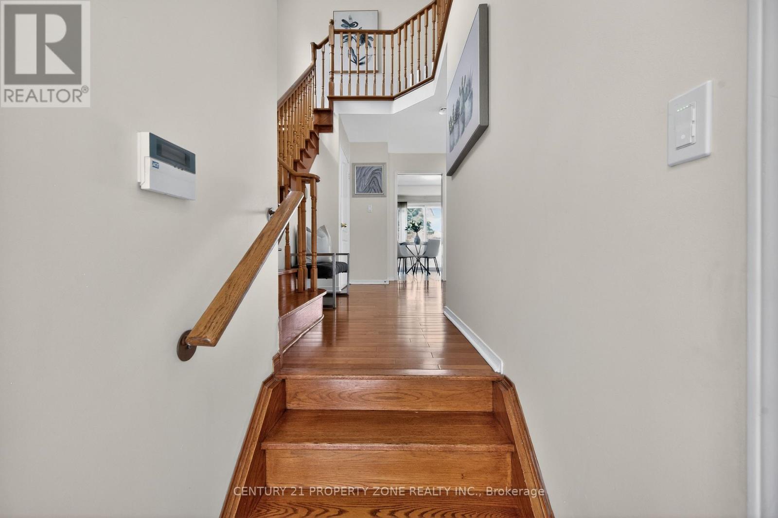 16 Sweet Clover Crescent, Brampton, Ontario  L6R 3A2 - Photo 4 - W12978818