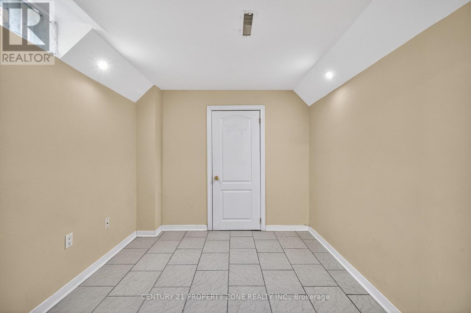 16 Sweet Clover Crescent, Brampton, Ontario  L6R 3A2 - Photo 43 - W12978818