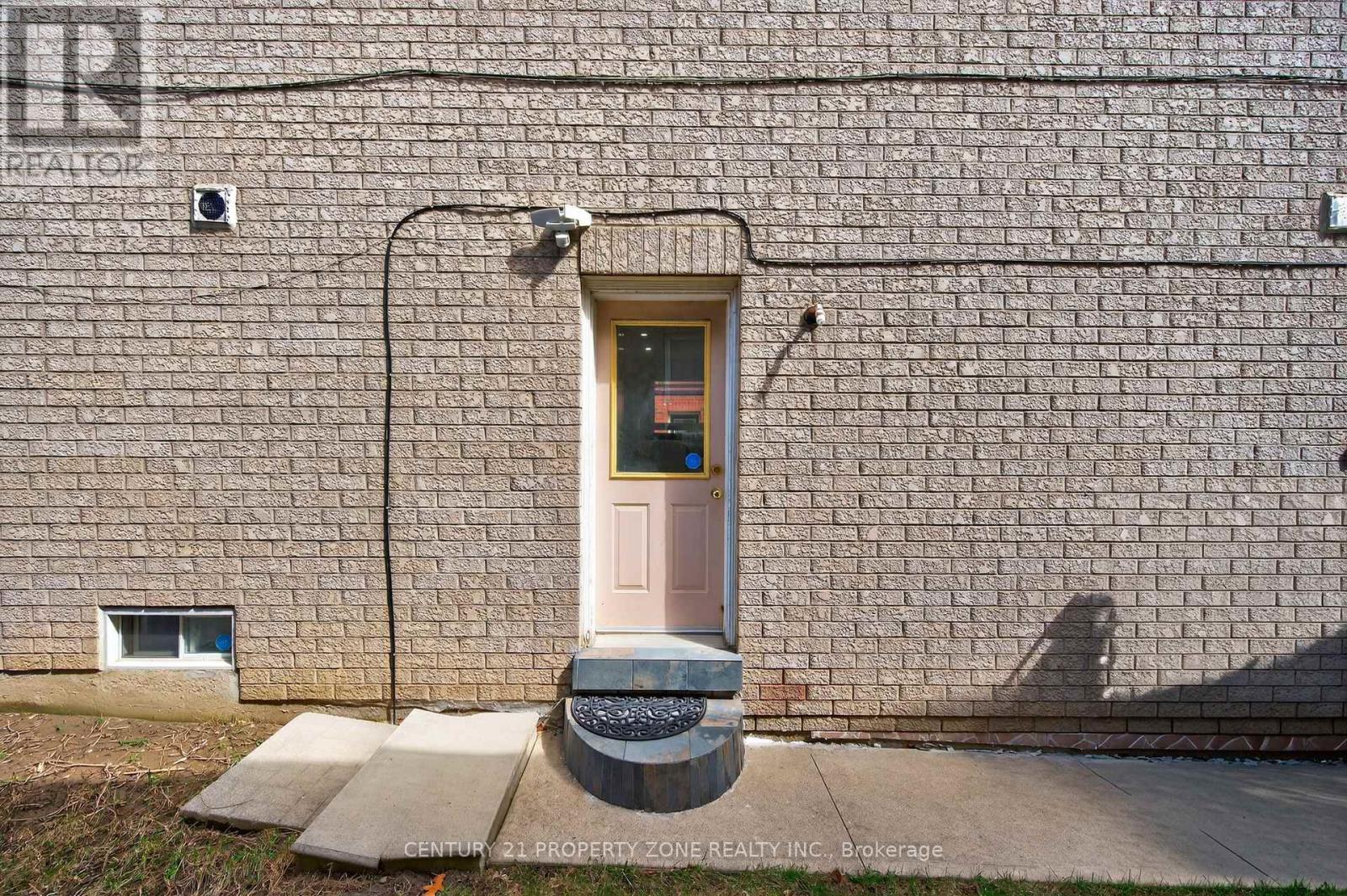 16 Sweet Clover Crescent, Brampton, Ontario  L6R 3A2 - Photo 50 - W12978818