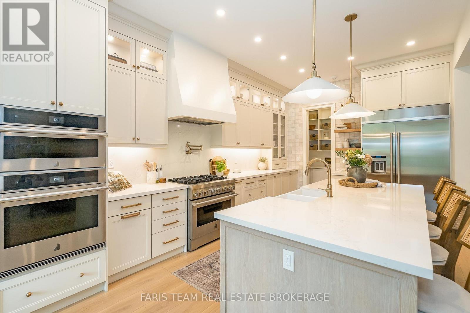 4 Sycamore Circle, Springwater, Ontario  L0L 2K0 - Photo 9 - S12836170