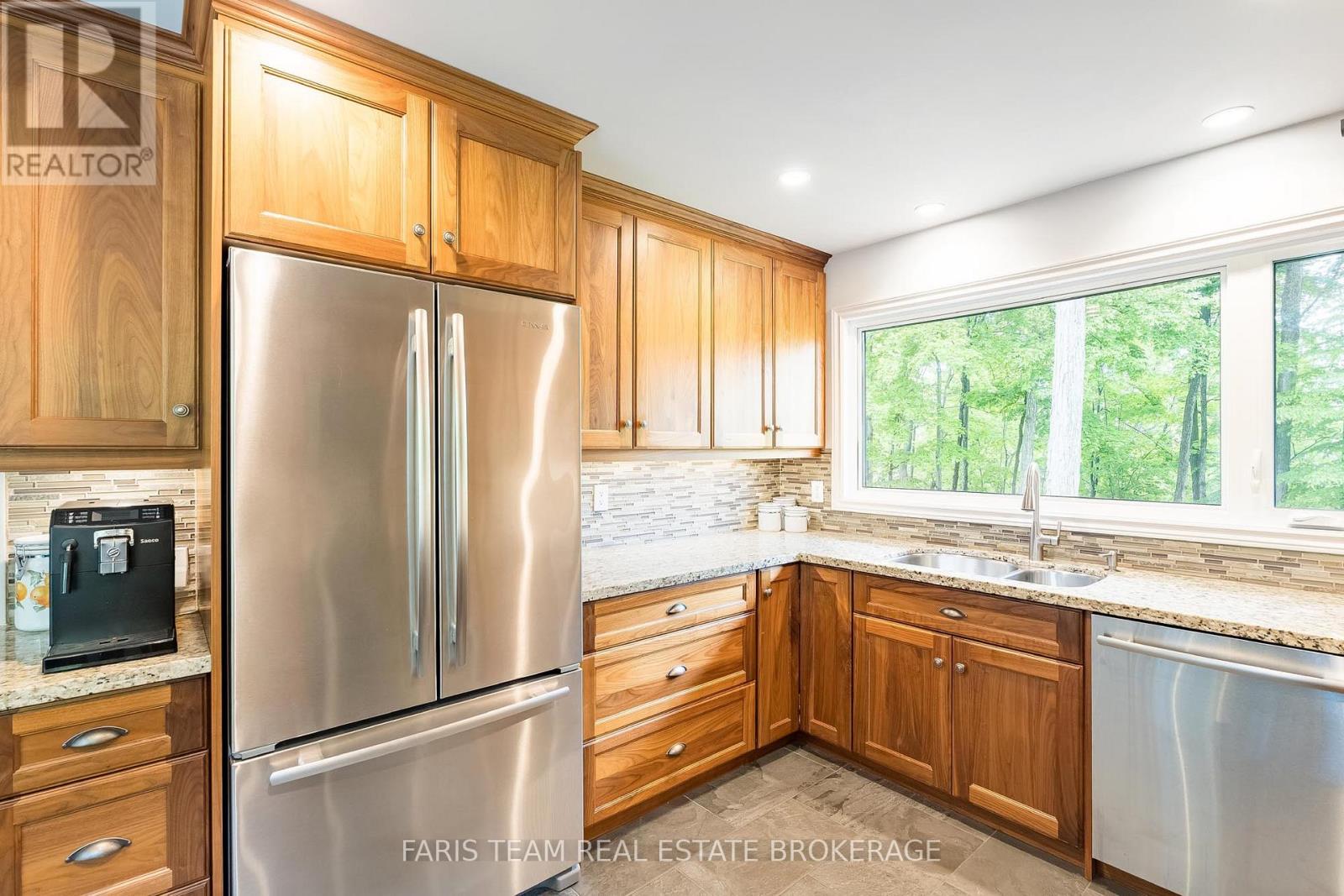 10 Morgan Court, Penetanguishene, Ontario  L9M 1Z2 - Photo 9 - S12832654