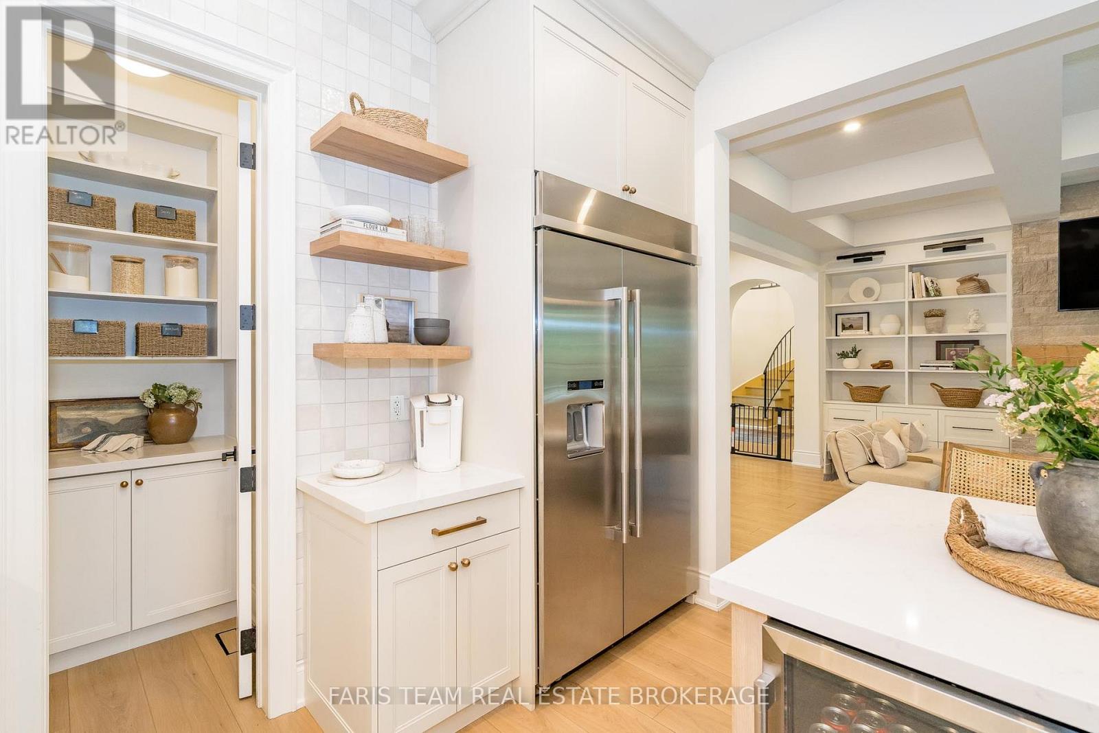 4 Sycamore Circle, Springwater, Ontario  L0L 2K0 - Photo 6 - S12836170