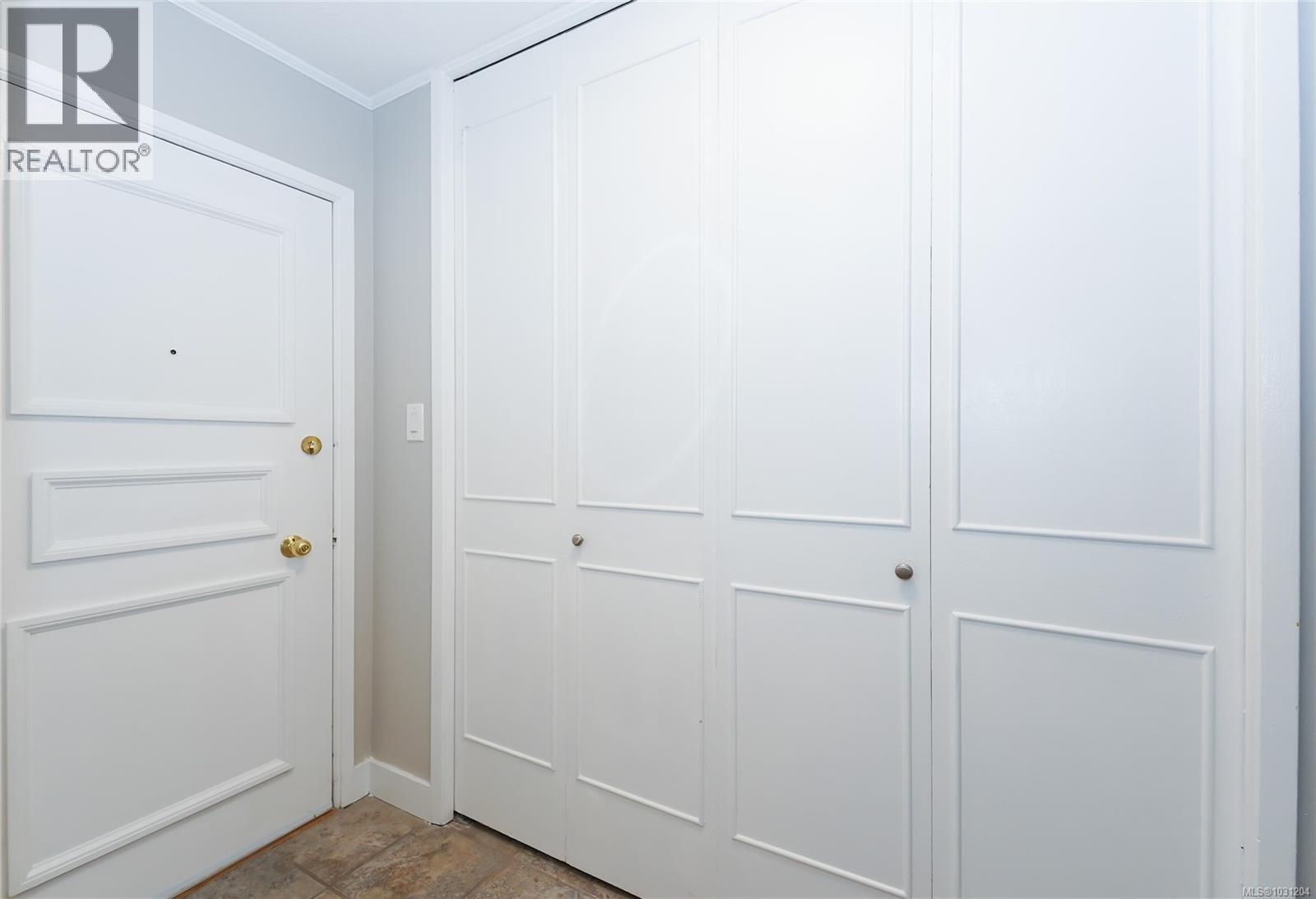 422 964 Heywood Ave, Victoria, British Columbia  V8V 2Y5 - Photo 3 - 1031204