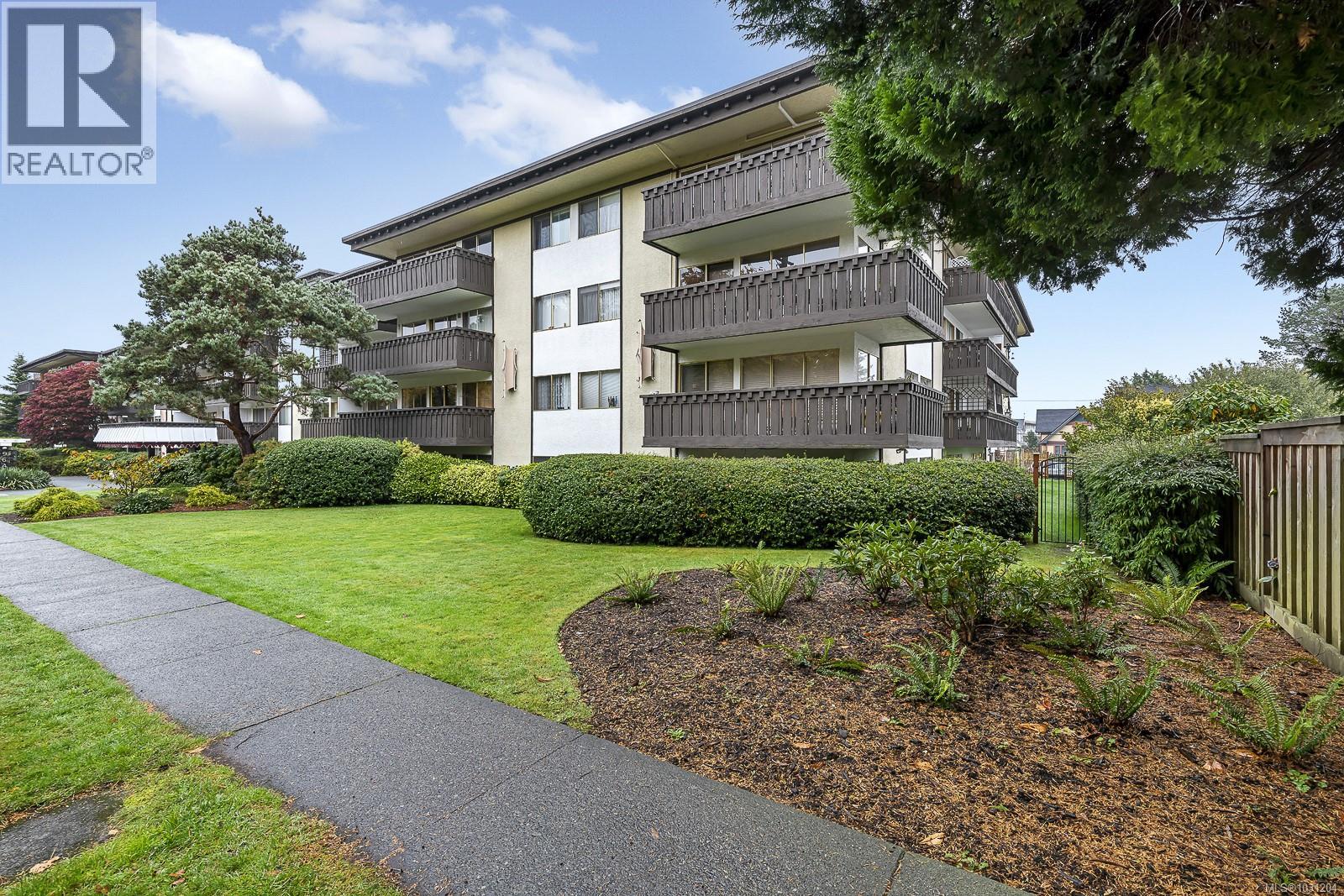 422 964 Heywood Ave, Victoria, British Columbia